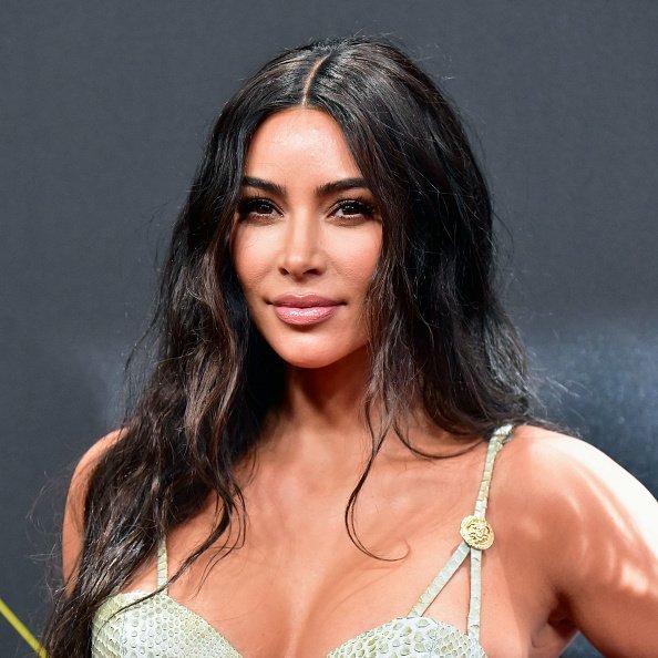 Kim Kardashian participe au salon 2019 E ! People's Choice Awards | Photo : Getty Images 