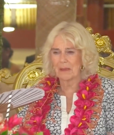 La reine Camilla en pleurs lors de l'adieu aux Samoa, posté le 28 octobre 2024 | Source : TikTok/dailymailroyals