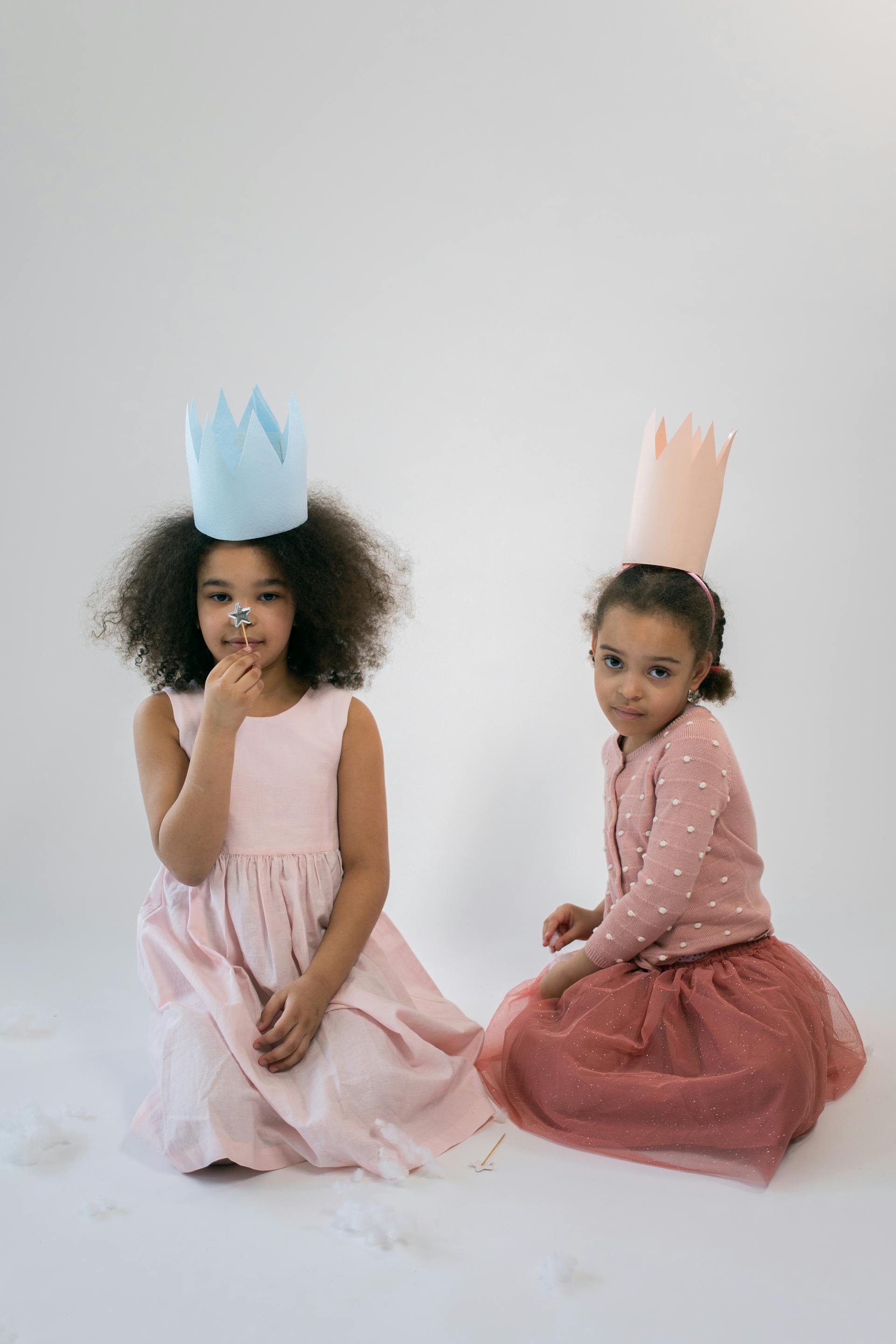 Deux filles posant ensemble | Source : Pexels
