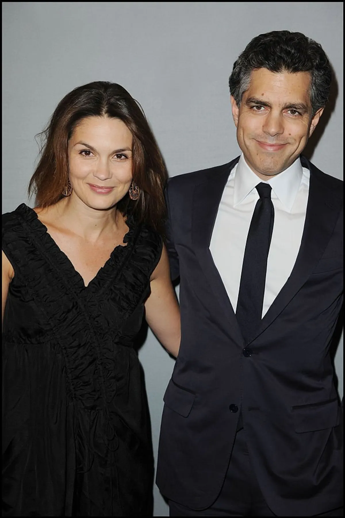 Barbara Schulz et Romain Hatchuel assistent à la fête de Chaumet à la Place Vendôme, à Paris. | Photo : Getty Images