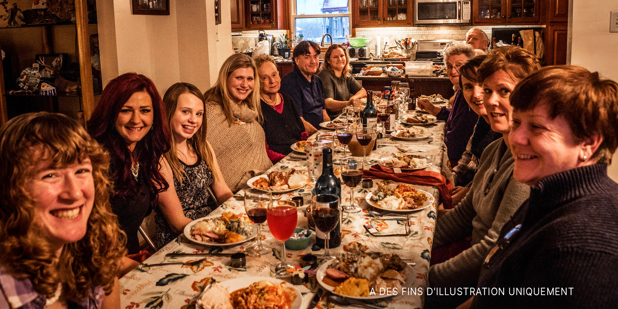 Membres de la famille réunis pour le dîner de Thanksgiving | Source : flickr.com/s_mestdagh/CC BY-SA 2.0