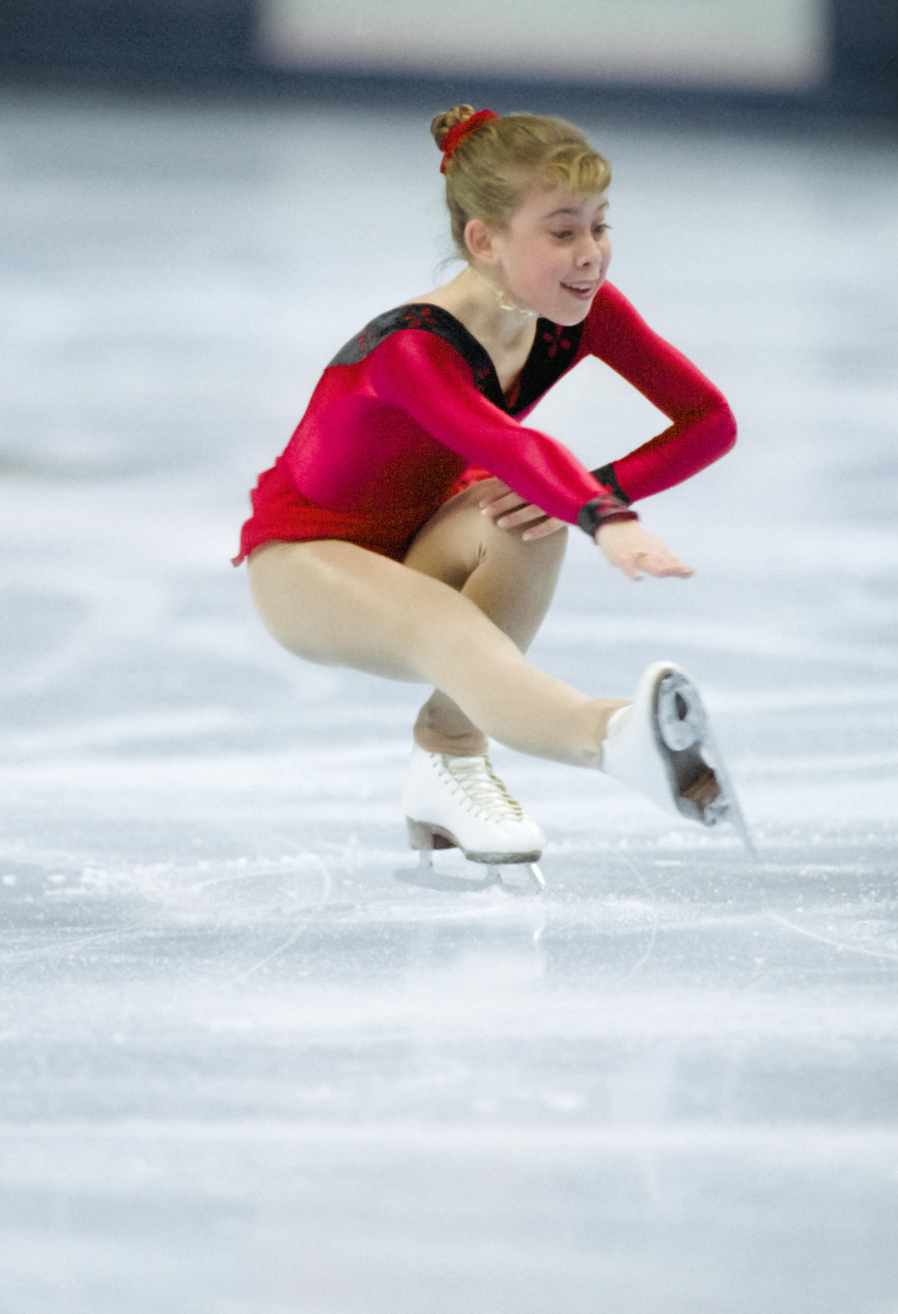 Tara Lipinski éblouit lors du segment de style libre de la compétition des simples dames aux Championnats de patinage artistique des États-Unis de 1996, le 21 janvier 1996, à San Jose, Californie | Source : Getty Images