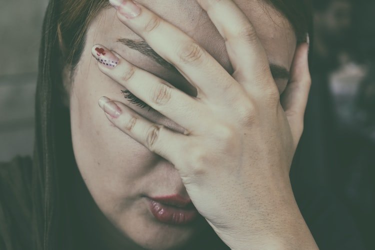 Une femme désespérée. | Photo : Unsplash