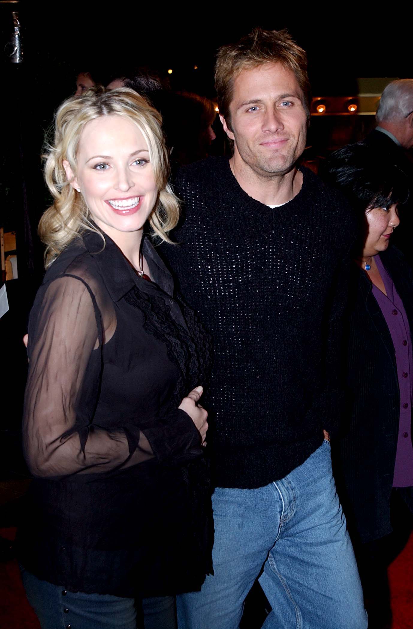 L'acteur et Josie Bissett assistent à la première de "Orange County" le 7 janvier 2002 | Source : Getty Images