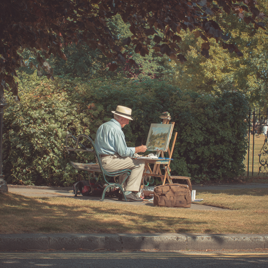 Un homme en train de peindre dans un parc | Source : Midjourney