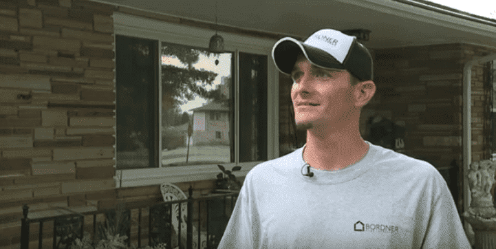 David Fredman discutant comment il a sauvé Max le chien le 5 août 2019 | Photo : YouTube/FOX4 News Kansas City