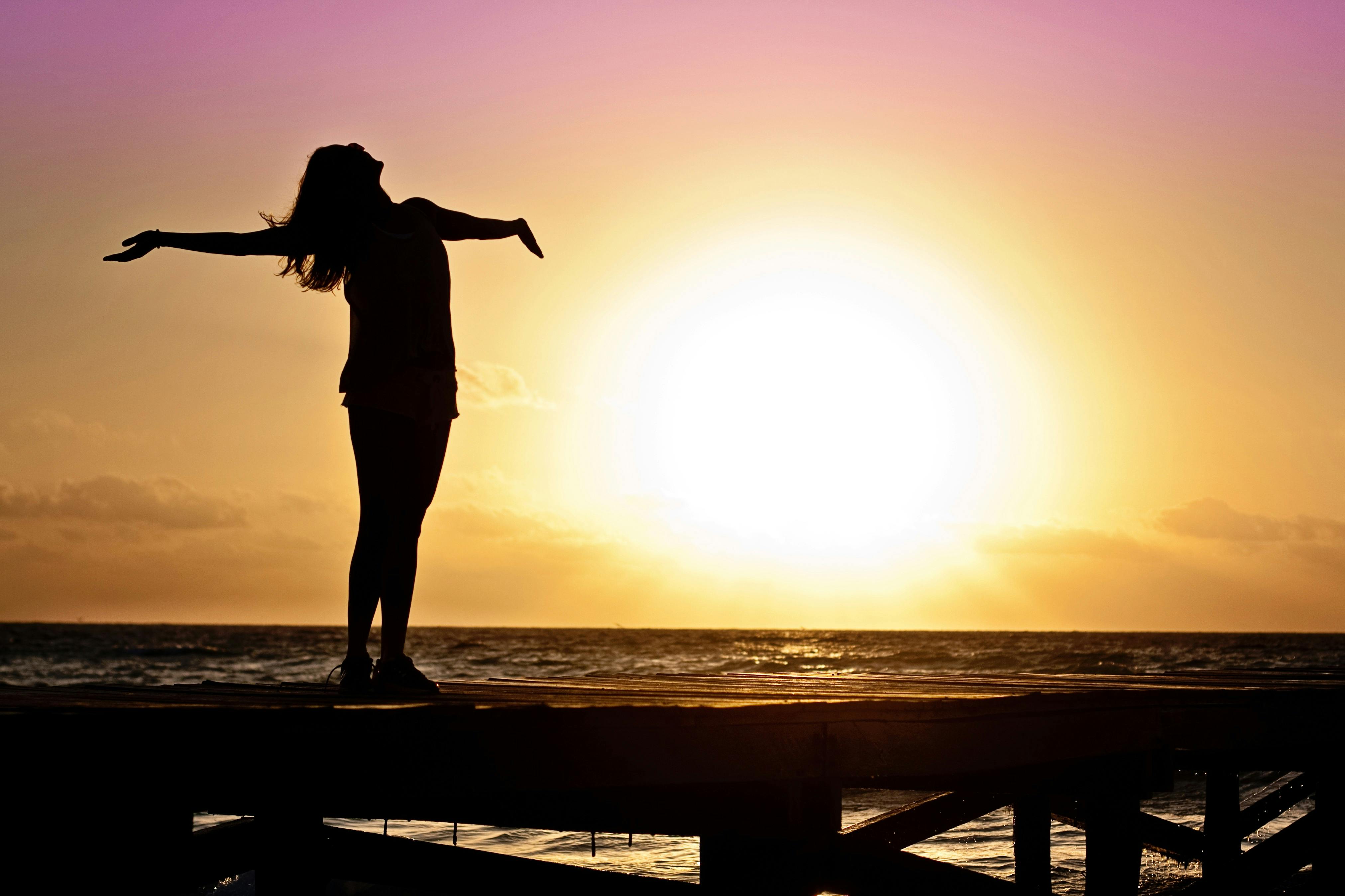 Une femme qui profite de la vie. | Source : Pexels