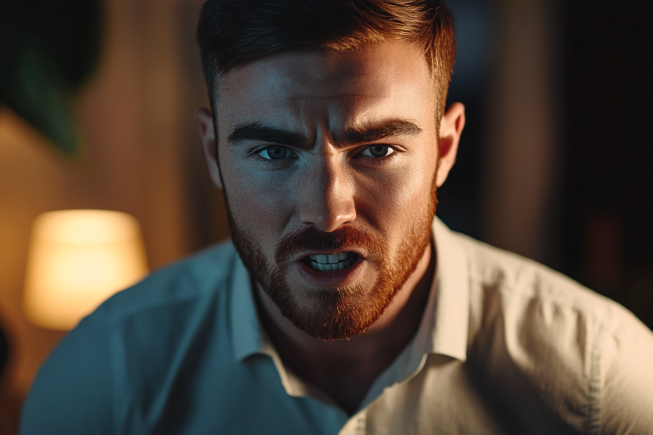Un homme qui parle avec colère | Source : Midjourney