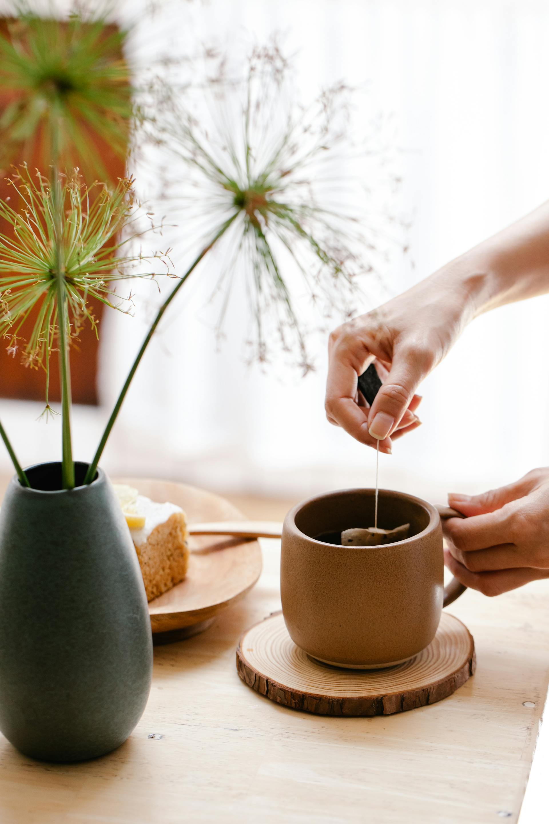 Une personne qui prépare du thé | Source : Pexels