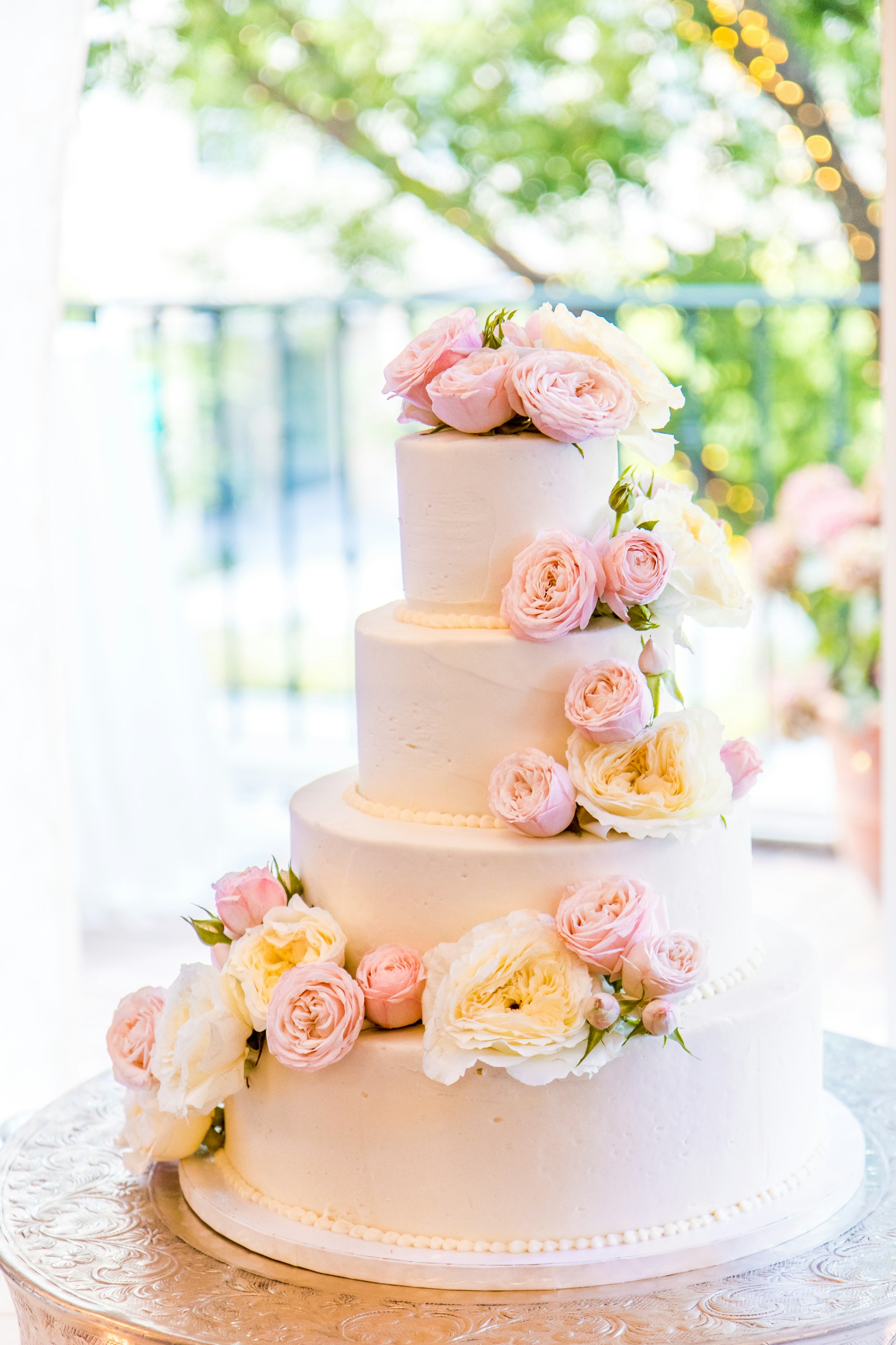 Un splendide gâteau de mariage | Source : Unsplash