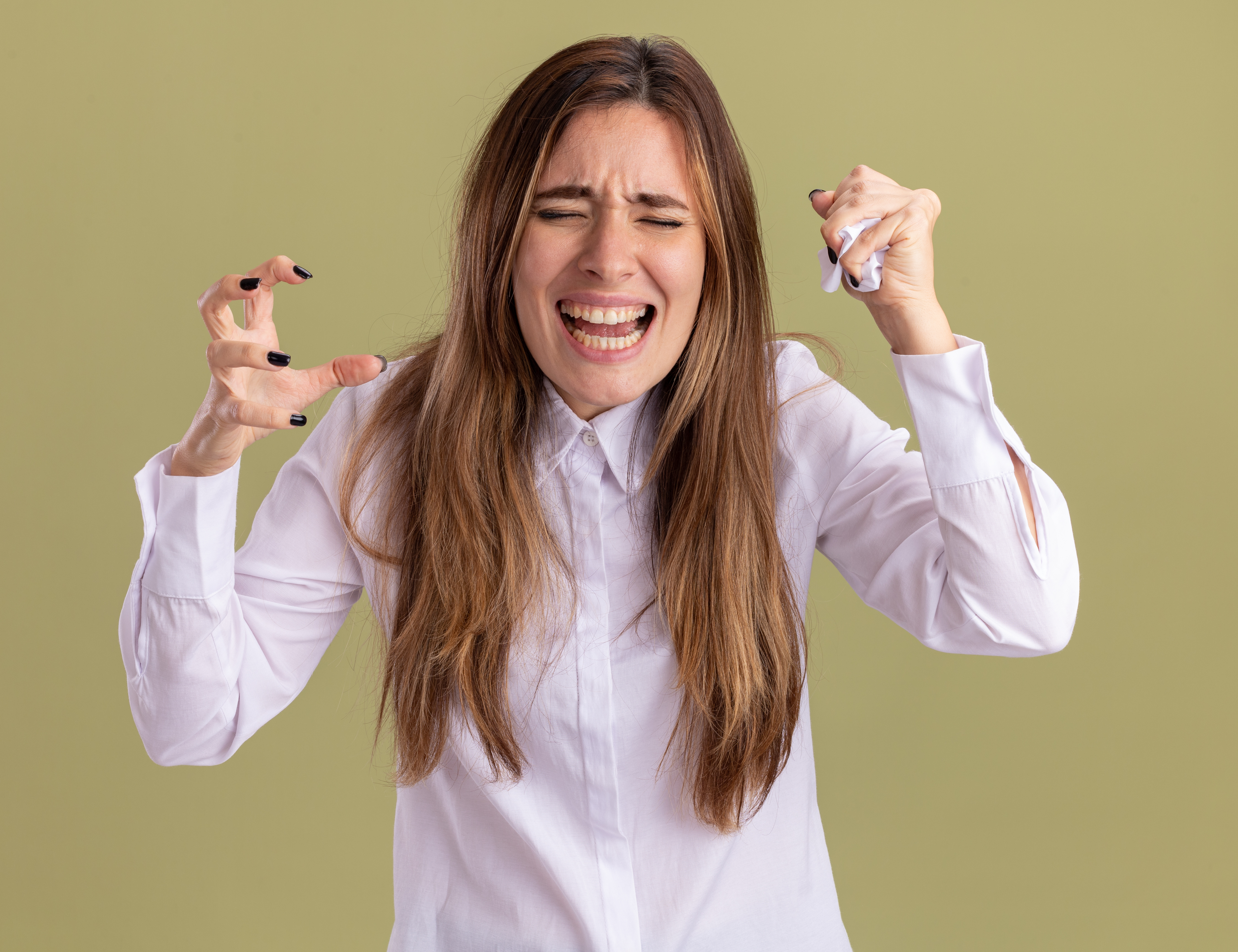 Une femme en colère qui crie | Source : Freepik