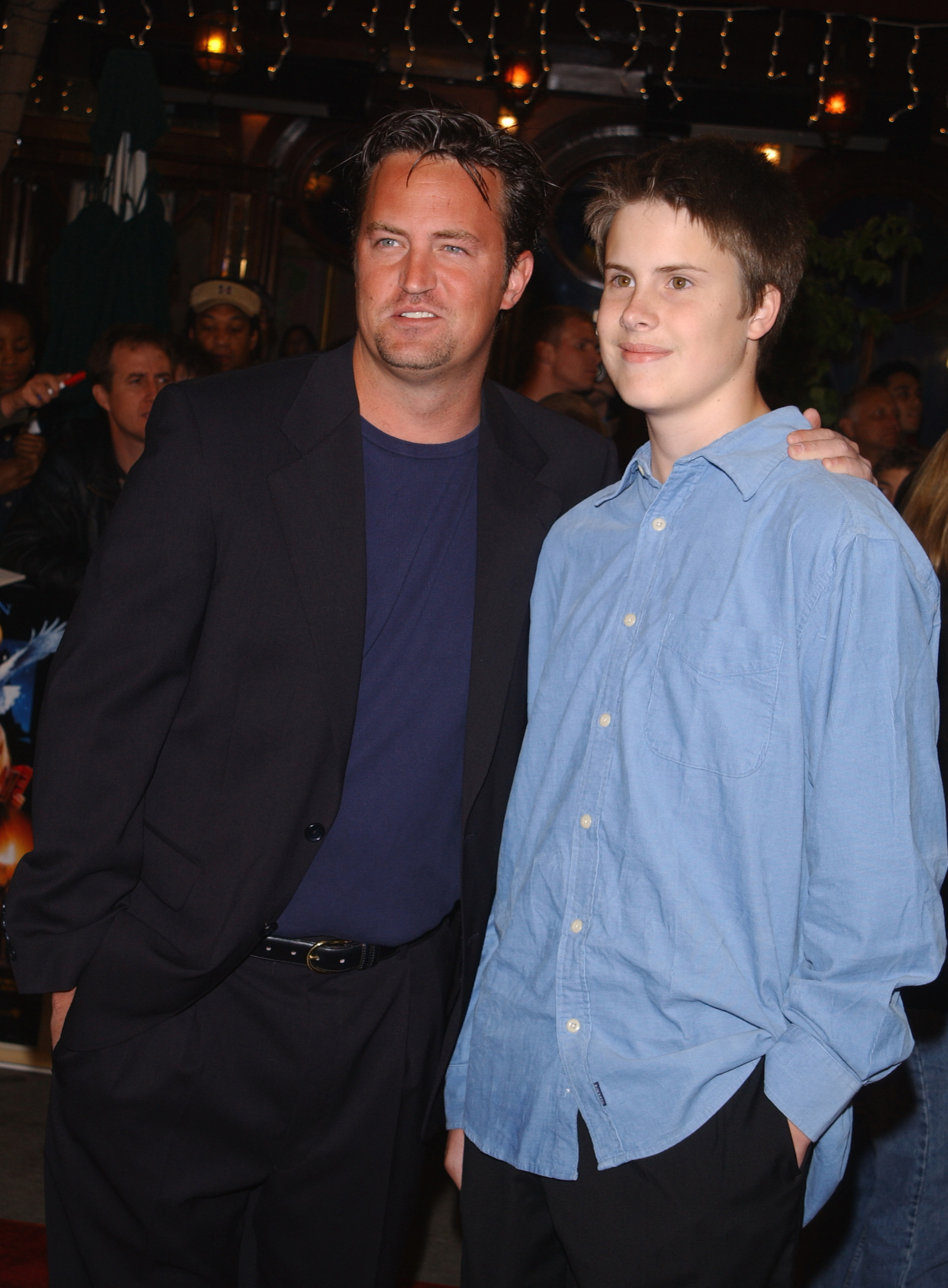 Matthew Perry et son frère Will lors de la première de "Harry Potter et la pierre du sorcier" le 14 novembre 2001 à Los Angeles, Californie | Source : Getty Images