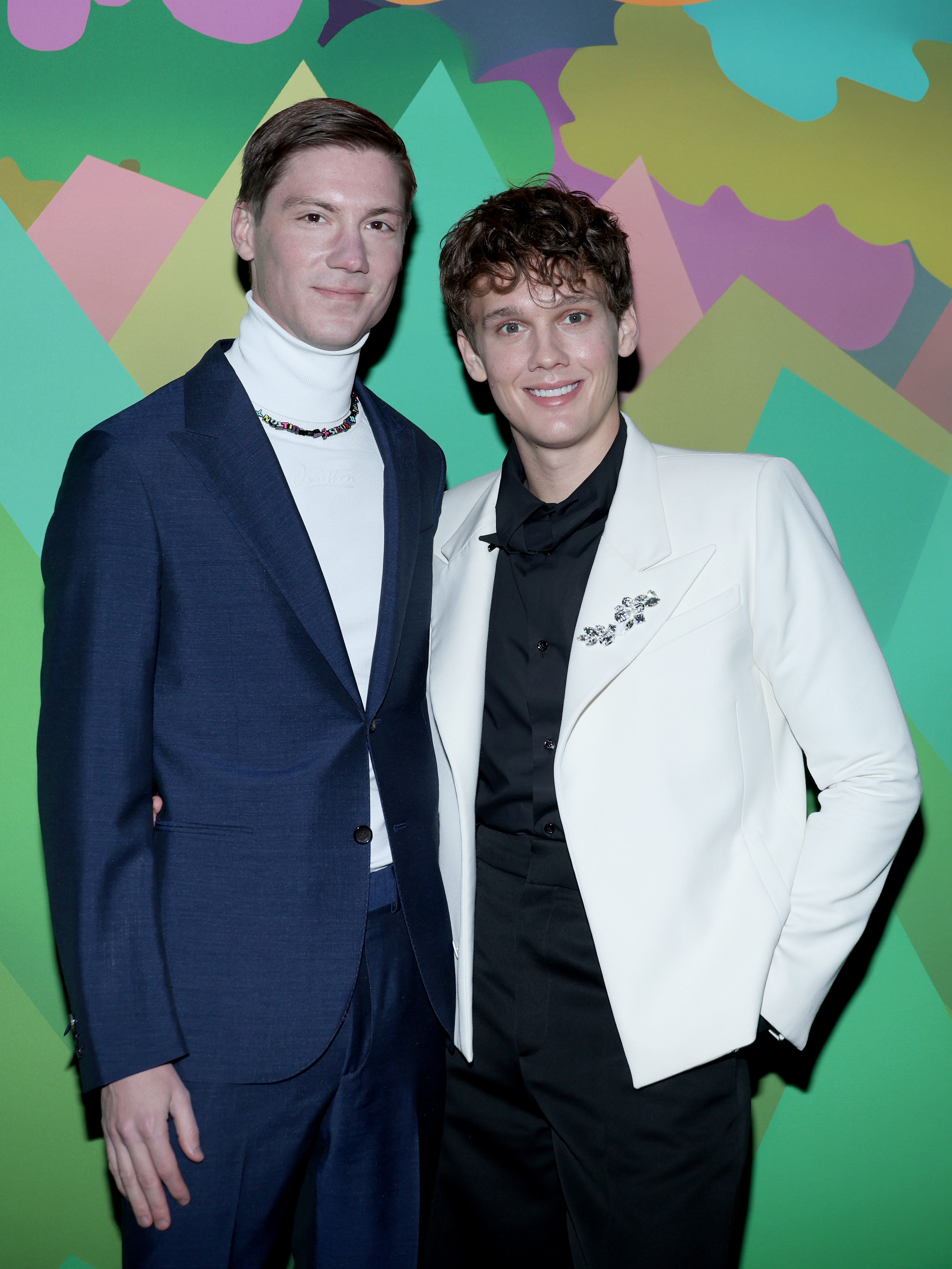 Fielder Jewett et Hunter Doohan au défilé Louis Vuitton Menswear Automne-Hiver 2023-2024 dans le cadre de la semaine de la mode de Paris, le 19 janvier 2023, en France | Source : Getty Images