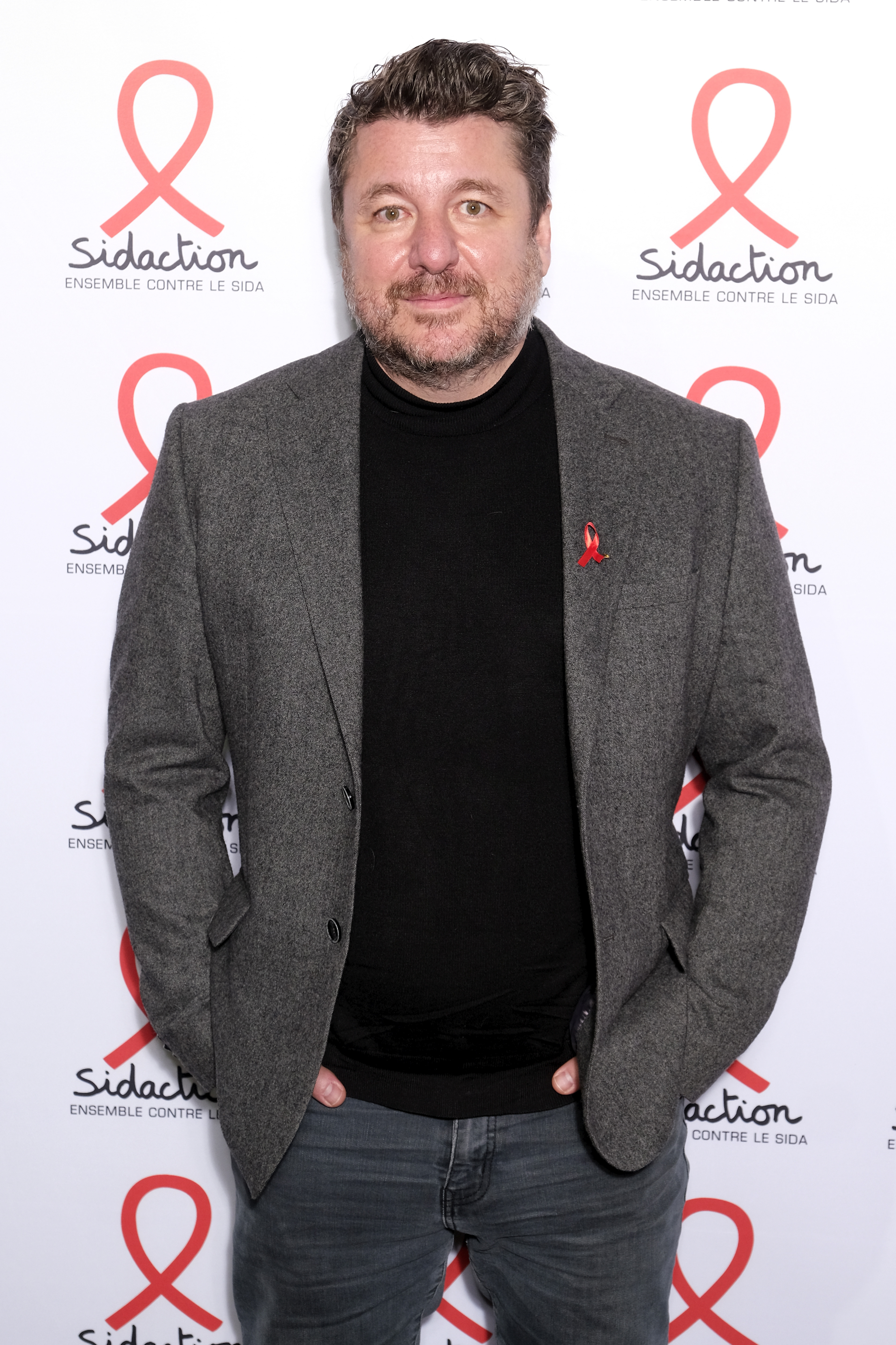 Bruno Guillon assiste à la Sidaction 2022 dans le cadre de la Fashion Week de Paris à la Salle Wagram, le 7 mars 2022 à Paris, France I Source : Getty Images