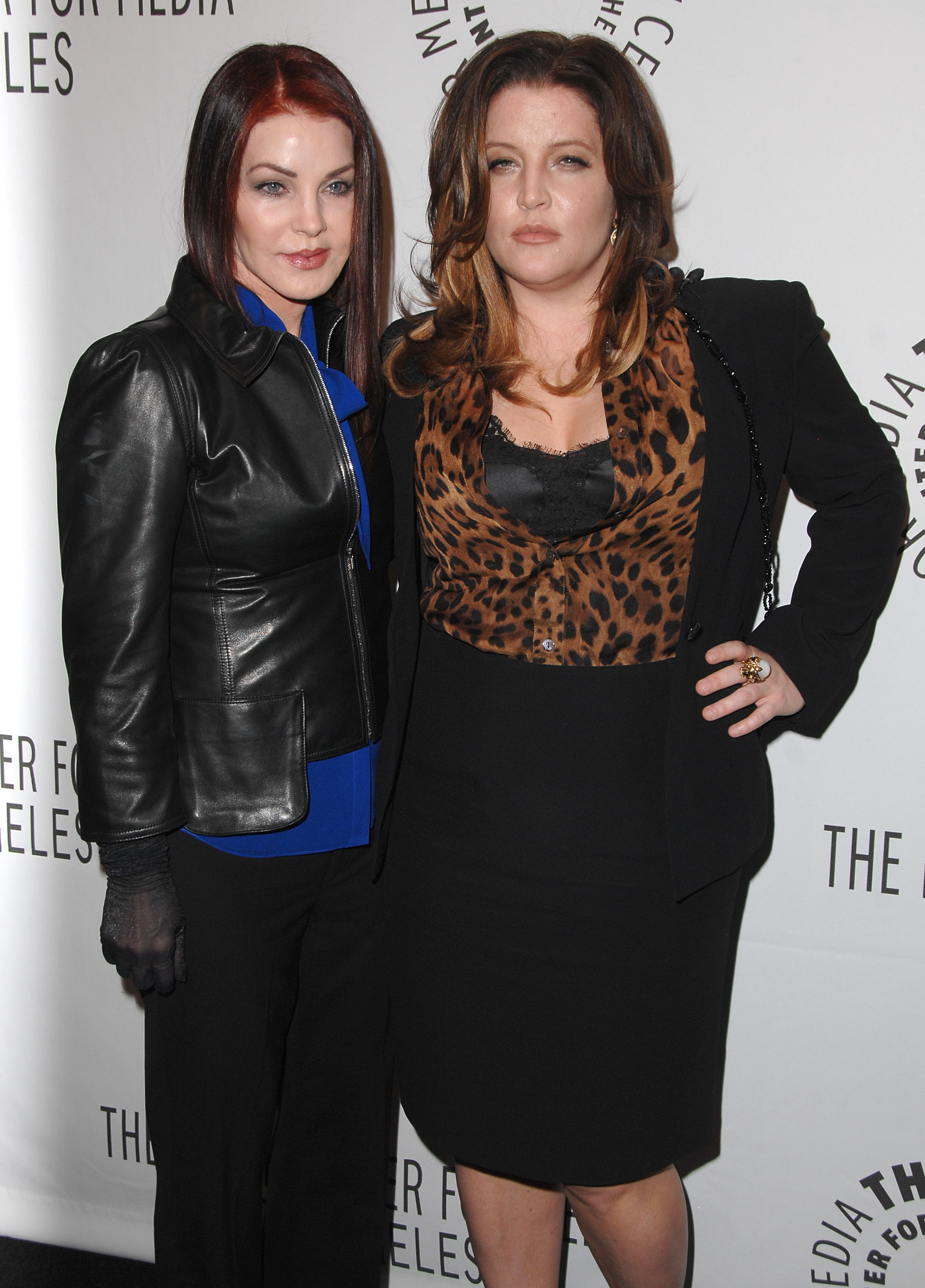 Priscilla et Lisa Marie Presley à la première de "Elvis '68 Comeback Special" à Hollywood le 14 mars 2008 | Source : Getty Images