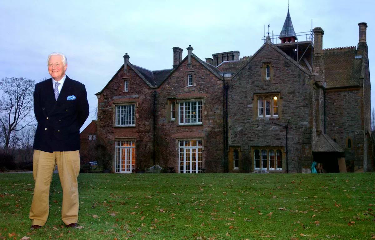 Sir Benjamin Slade pose sur une photo partagée le 23 novembre 2025. | Source : Facebook/Daily Star