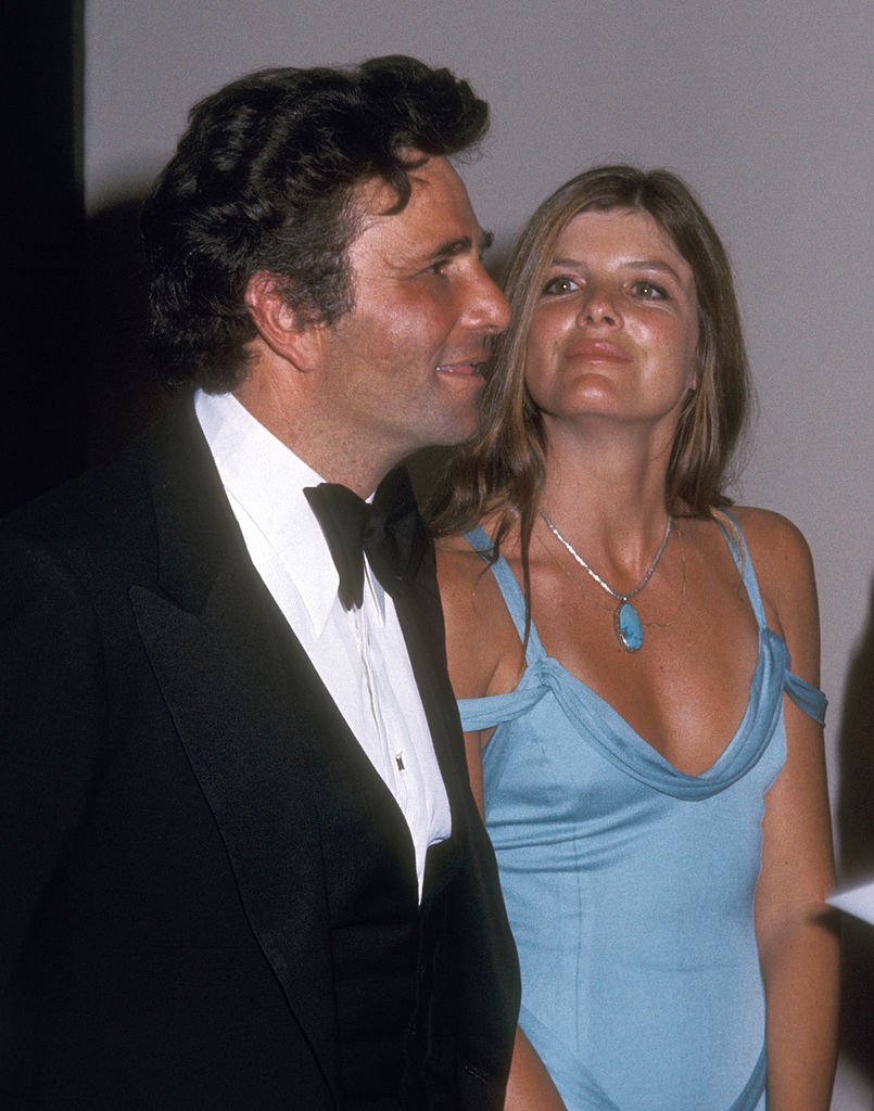 Peter Falk et Katherine Ross à la 47e cérémonie annuelle des Oscars le 8 avril 1975 | Photo : Getty Images