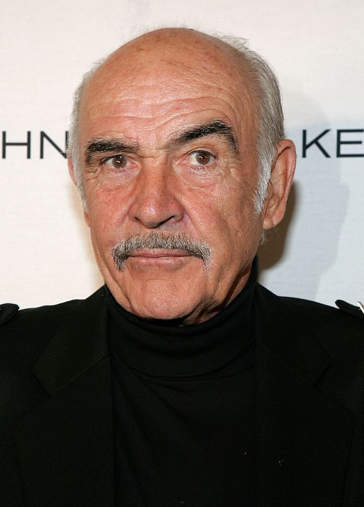 L'acteur Sean Connery assiste au défilé de mode Johnnie Walker Dressed to Kilt et à l'événement caritatif au Synod House du jardin de la cathédrale St. John the Divine le 3 avril 2006 à New York. | Photo : Getty Images