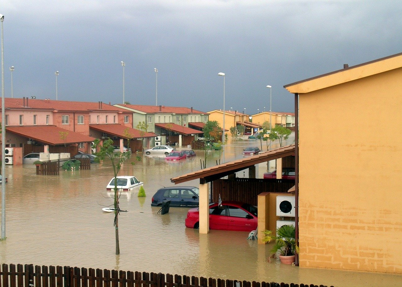 Une ville inondée après de fortes pluies. | Photo : Pixabay