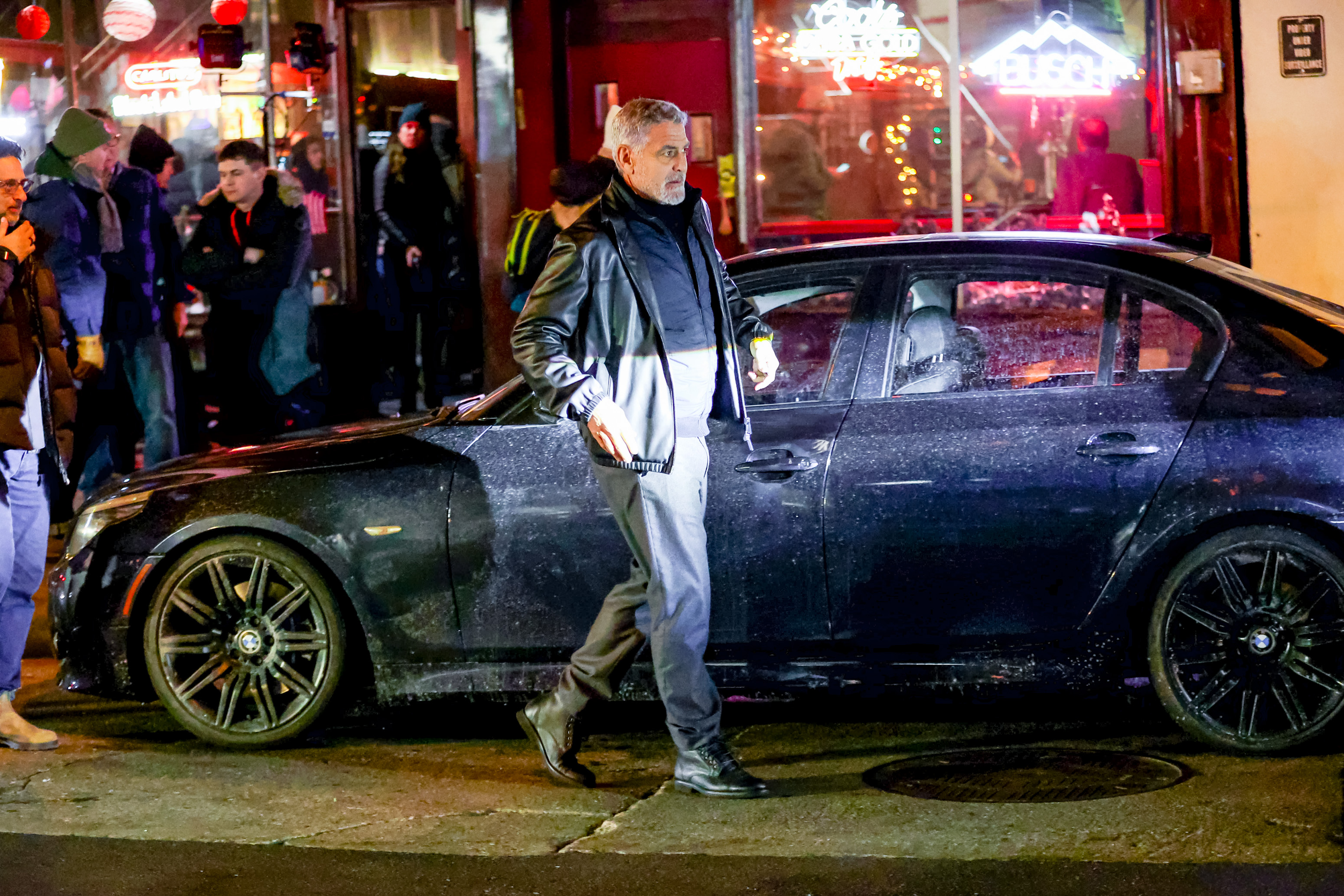 George Clooney sur le plateau de tournage des "Loups" dans le Queens, le 25 janvier 2023, à New York : Getty Images