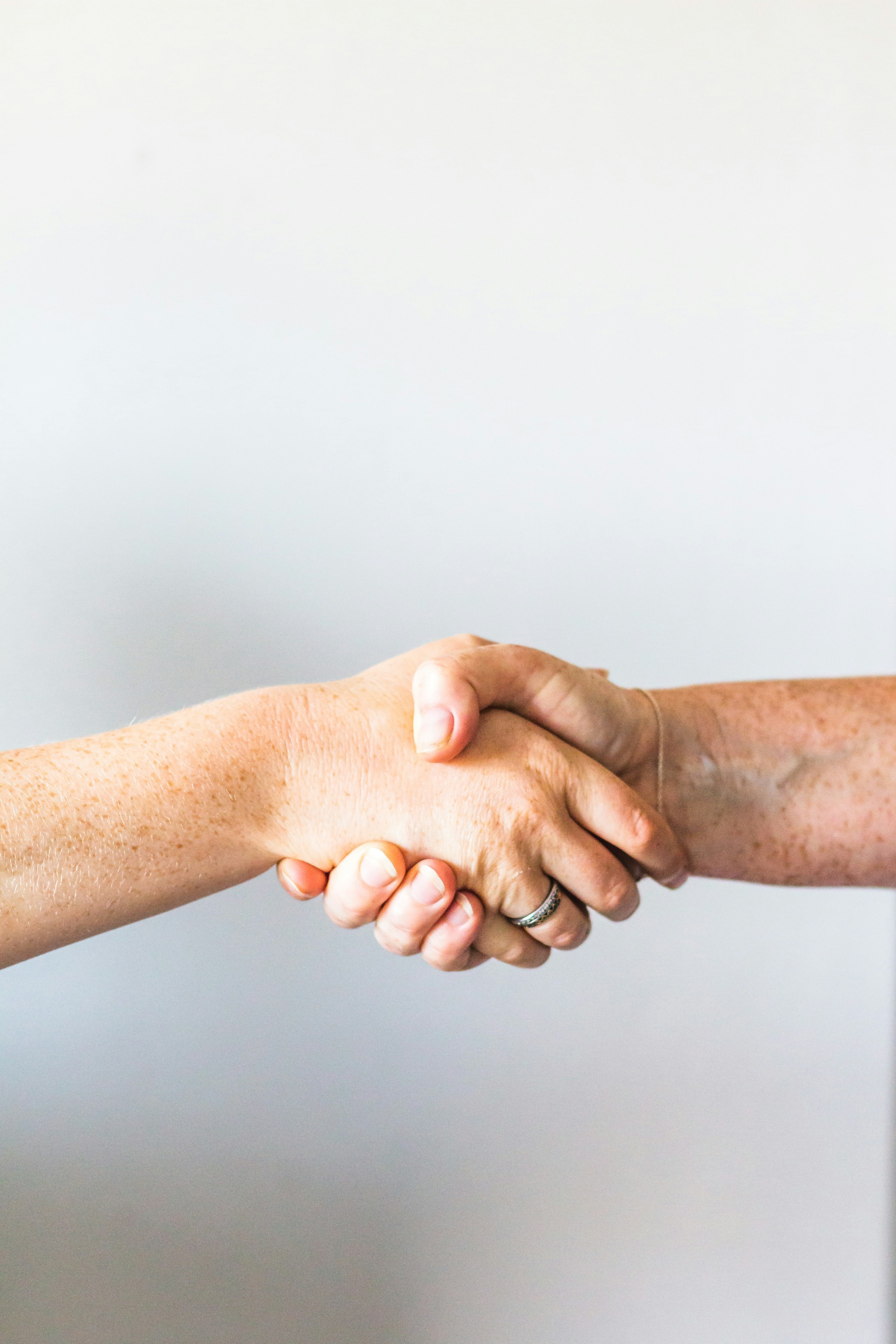 People shaking hands | Source: Unsplash