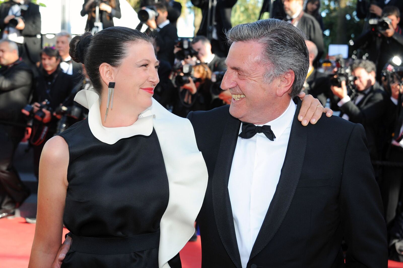 Aude Ambroggi et Daniel Auteuil assistent à la première de 'La Venus A La Fourrure' lors du 66e Festival International du Film de Cannes. | Photo : Getty Images