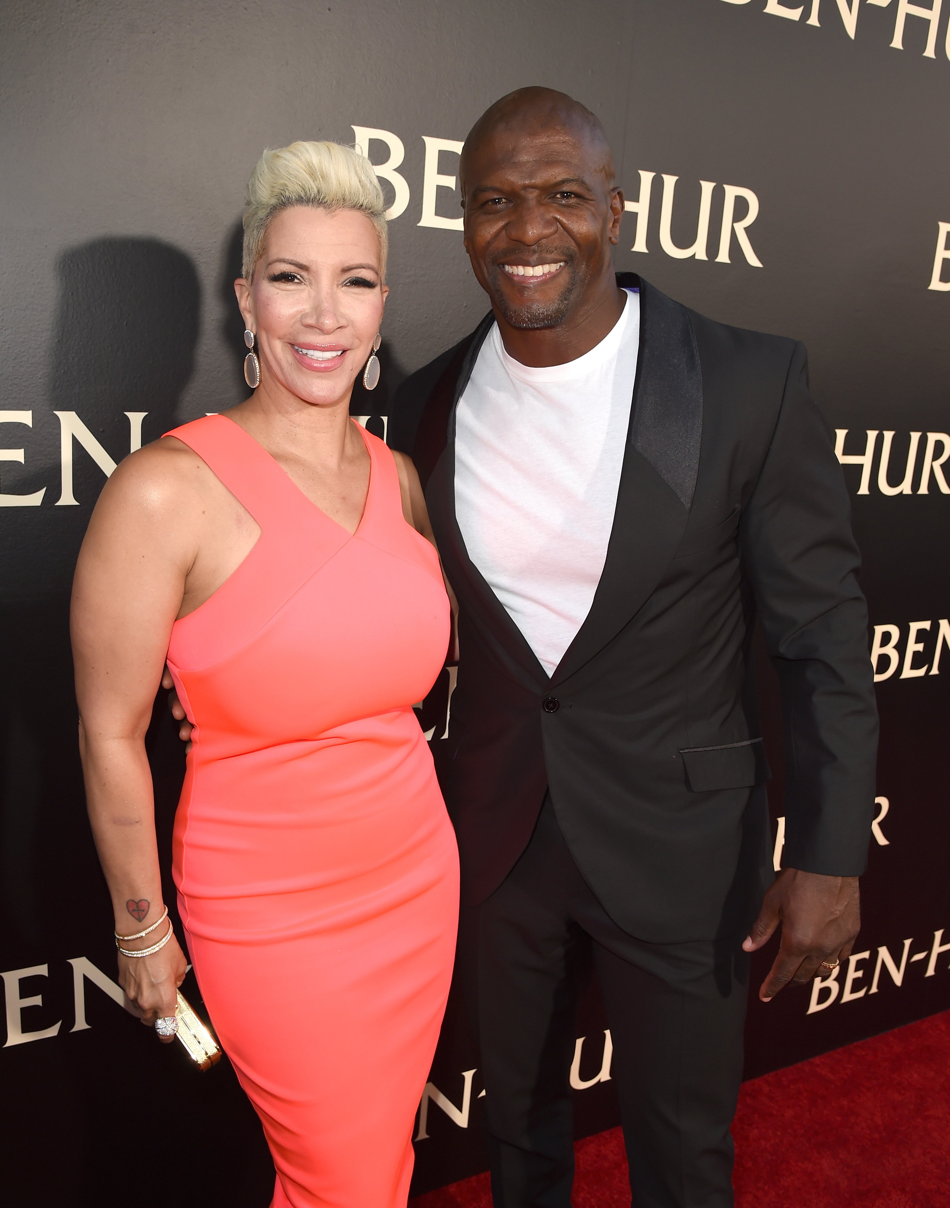 Terry Crews et sa femme Rebecca King-Crews lors de la première de "Ben-Hur" de Paramount Pictures au théâtre chinois le 16 août 2016 | Photo : Getty Images