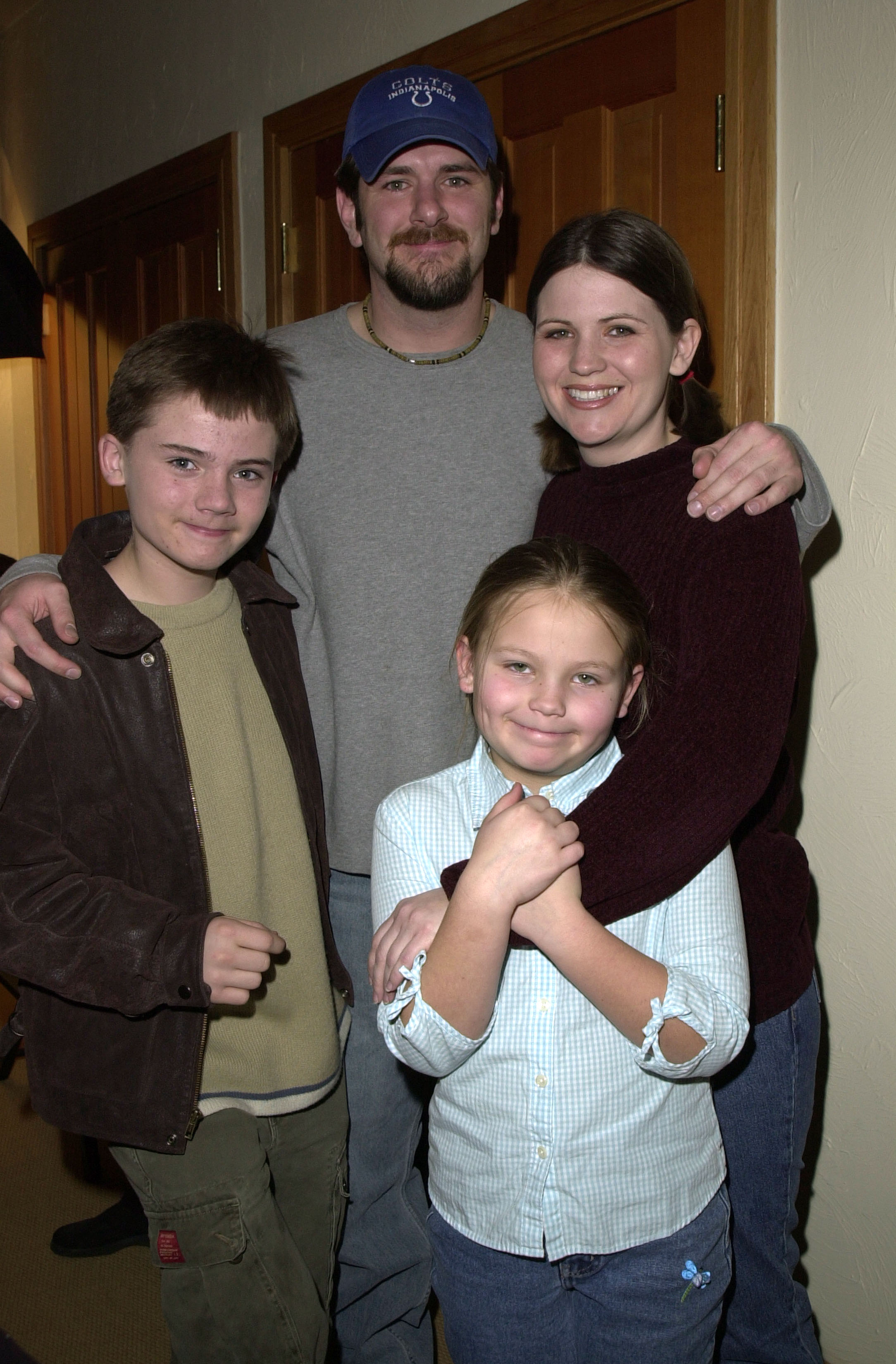 Jake Lloyd, Josh Broadbent, Madison Lloyd, &amp; Lisa Lloyd pendant Sundance 2001 à Park City, Utah, États-Unis. | Source : Getty Images