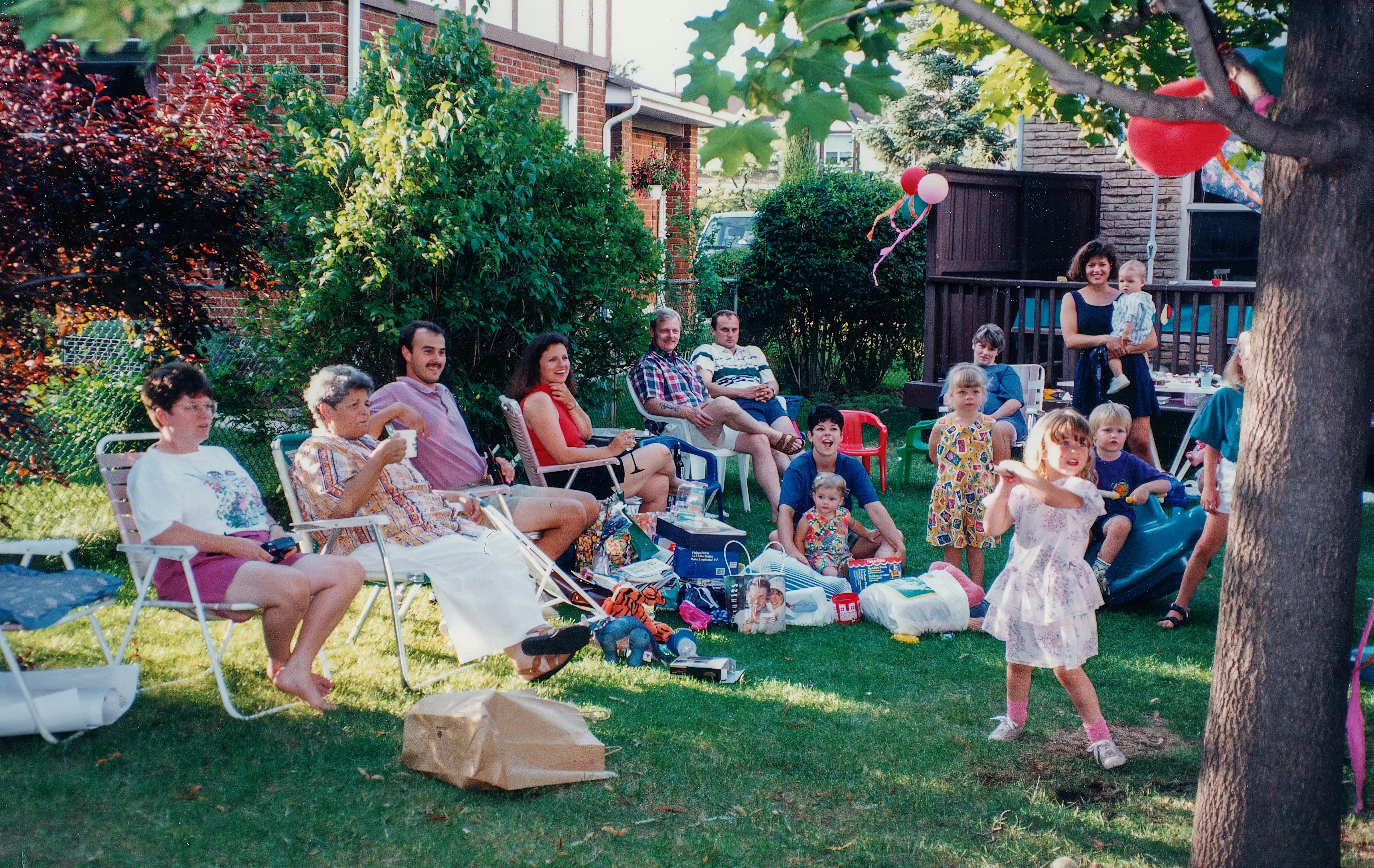 Une fête dans l'arrière-cour | Source : Pexels