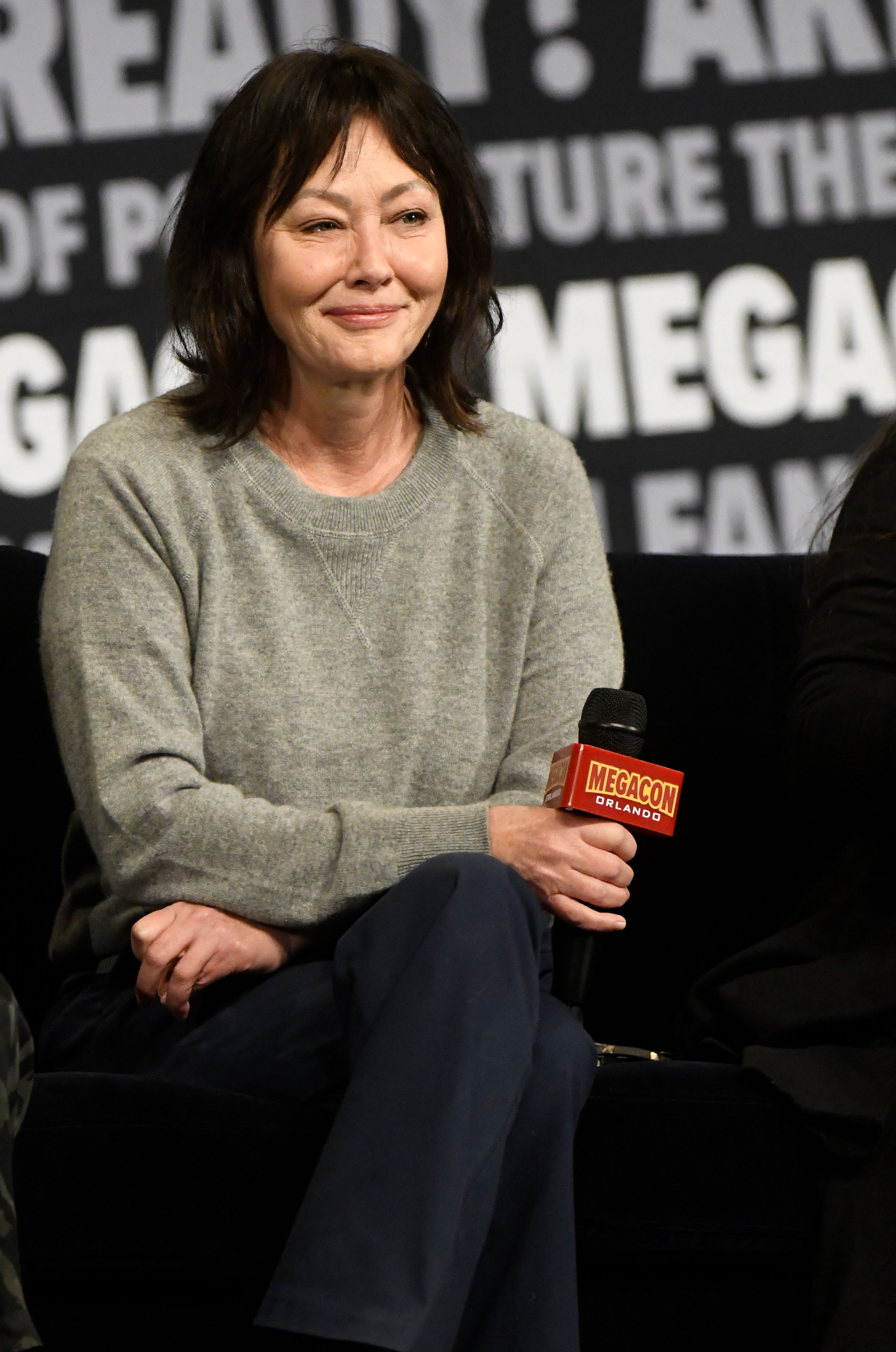 Shannen Doherty s'exprime lors d'une séance de questions-réponses au MegaCon Orlando à Orlando, en Floride, le 4 février 2024. | Source : Getty Images