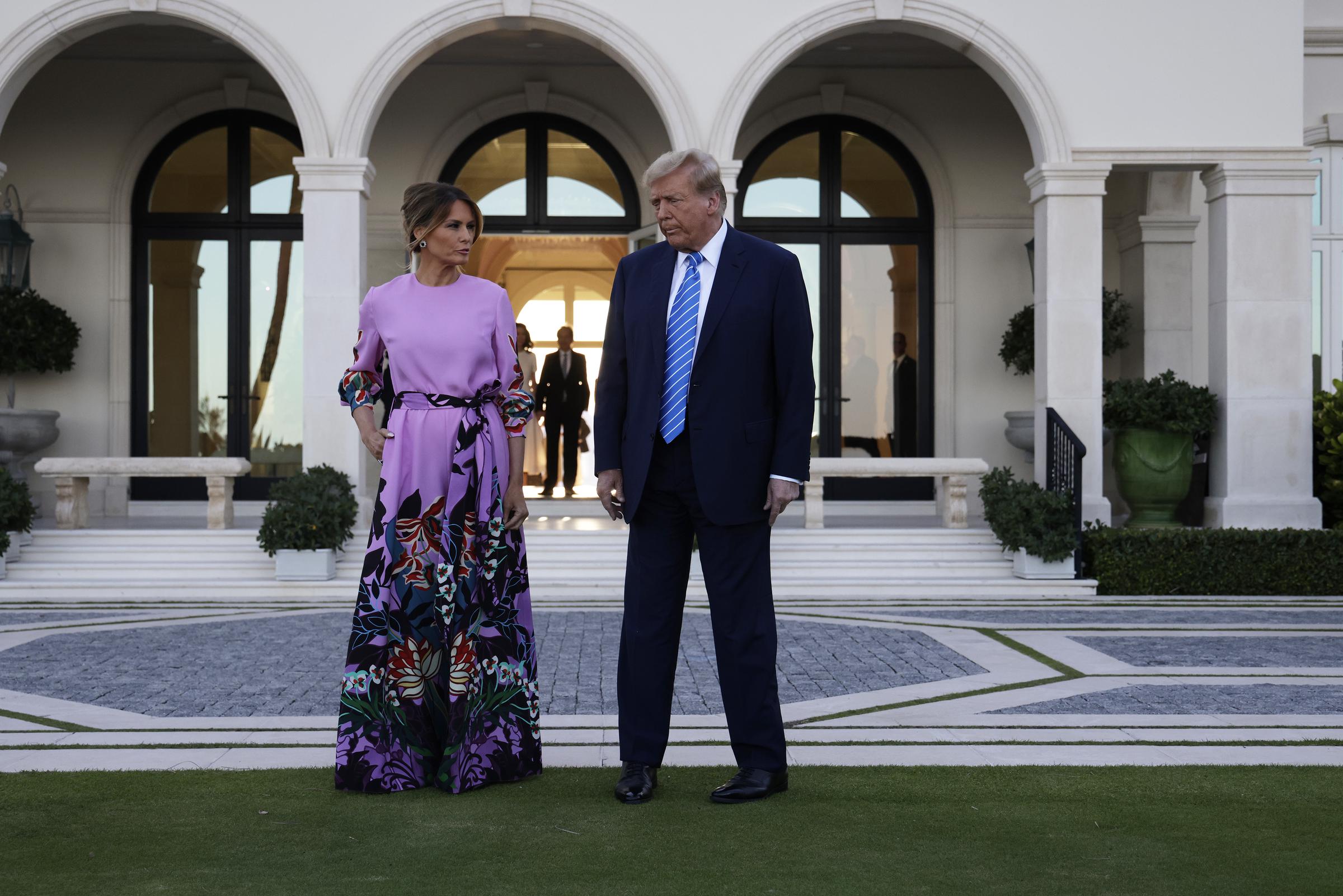 Melania et Donald Trump au domicile de l'investisseur milliardaire John Paulson le 6 avril 2024 à Palm Beach, en Floride. | Source : Getty Images