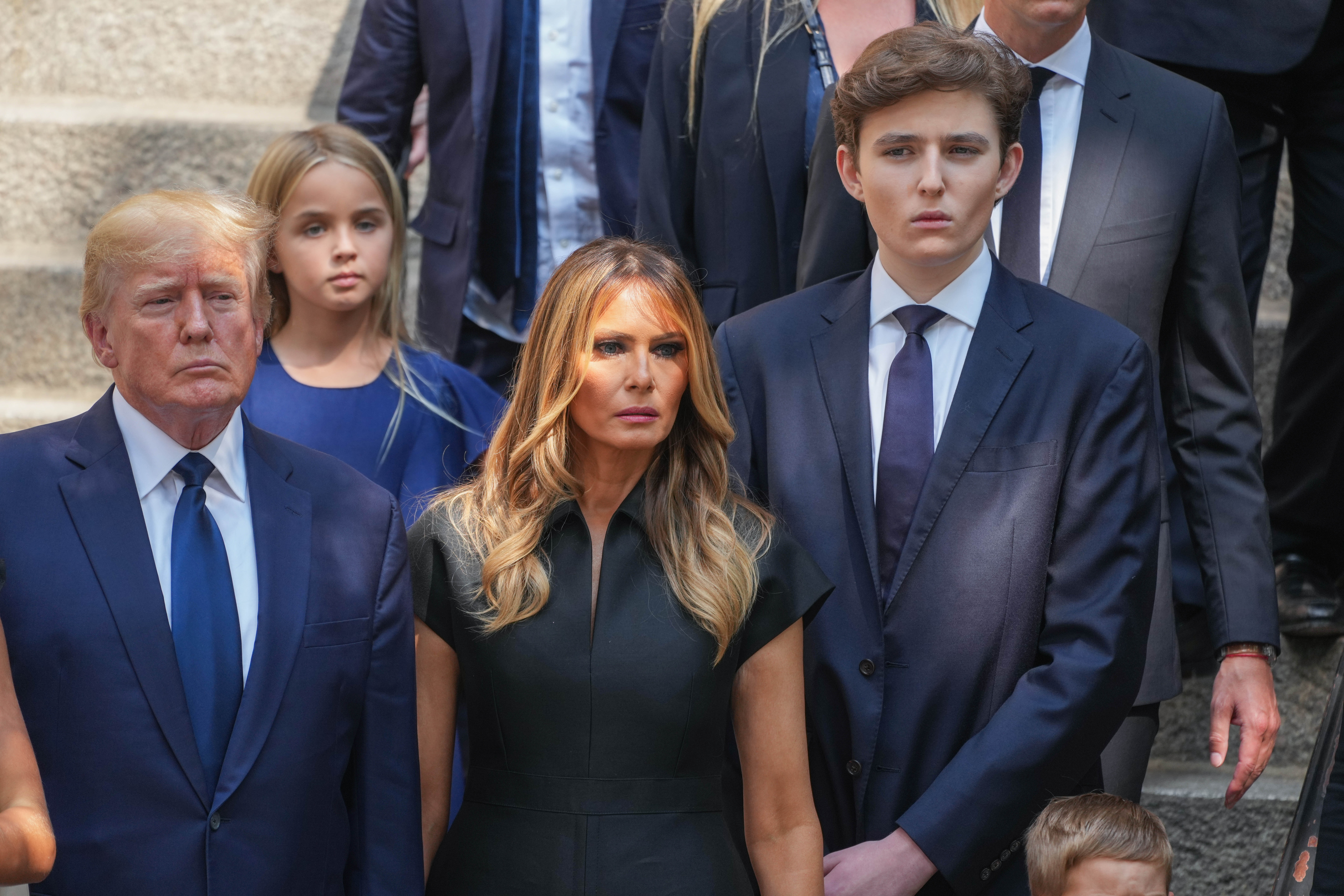 Donald, Melania et Barron Trump lors des funérailles d'Ivana Trump, le 20 juillet 2022, à New York. | Source : Getty Images