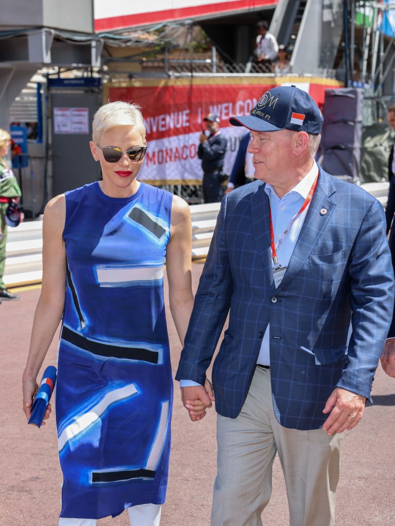 Le Prince Albert II de Monaco et la Princesse Charlène de Monaco assistent aux qualifications avant le Grand Prix de F1 de Monaco au Circuit de Monaco le 28 mai 2022 à Monte-Carlo, Monaco. | Photo : Getty Images