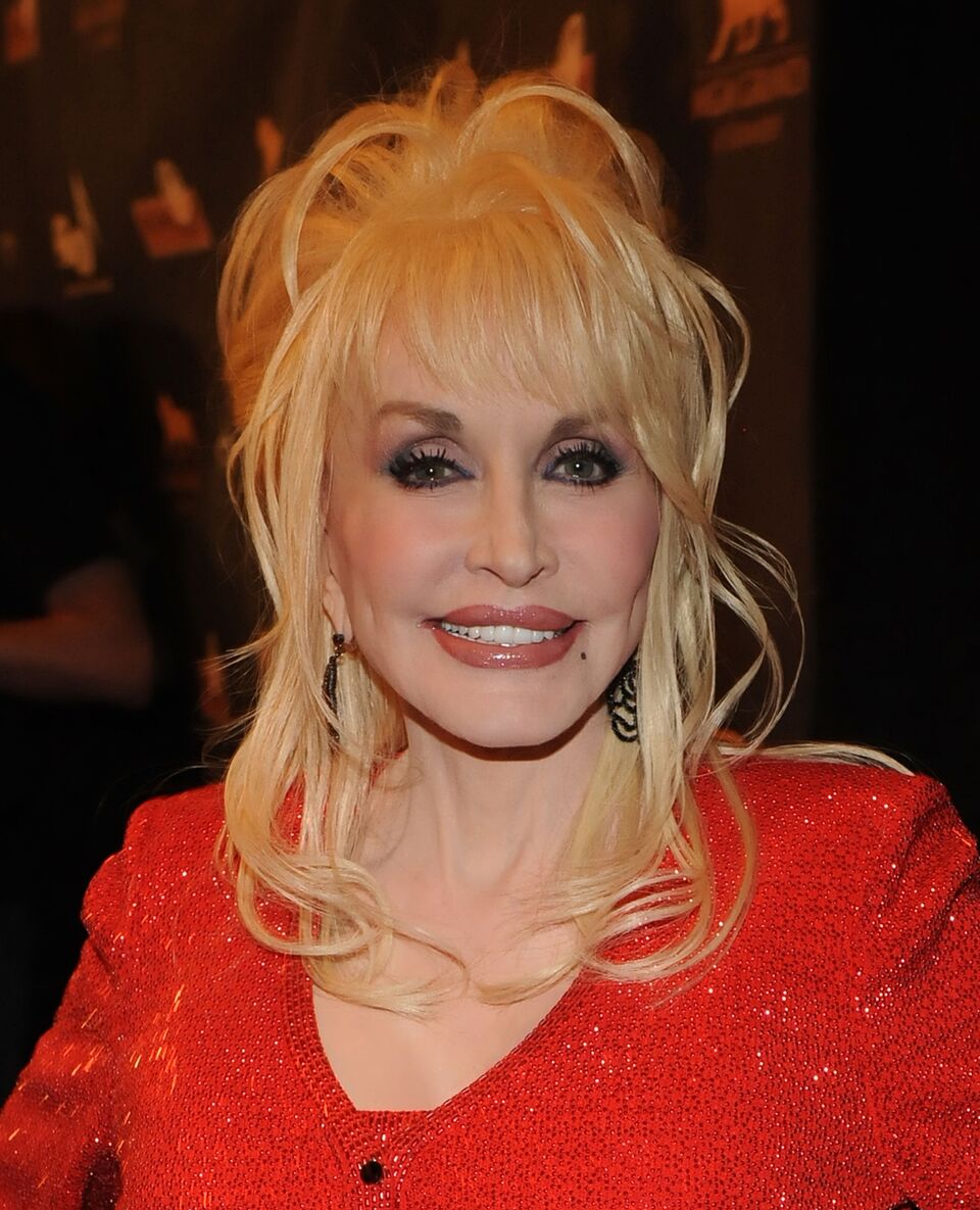 Dolly Parton assiste au Kenny Rogers : Le spectacle de remise des prix des 50 premières années au MGM Grand. | Source : Getty Images