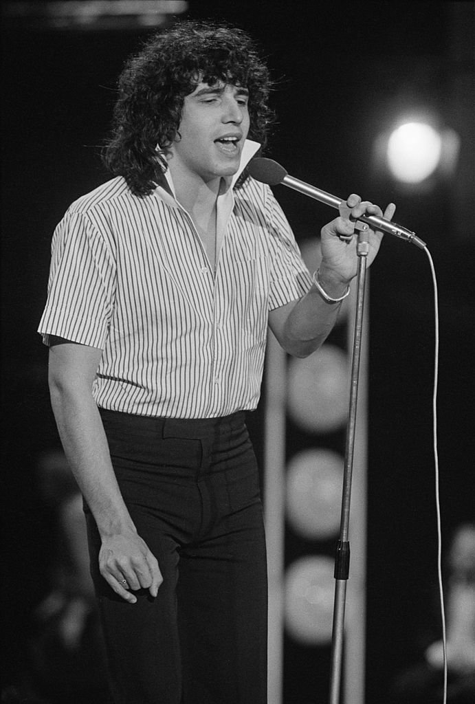 Julien Clerc sur scène en 1974. l Source : Getty Images