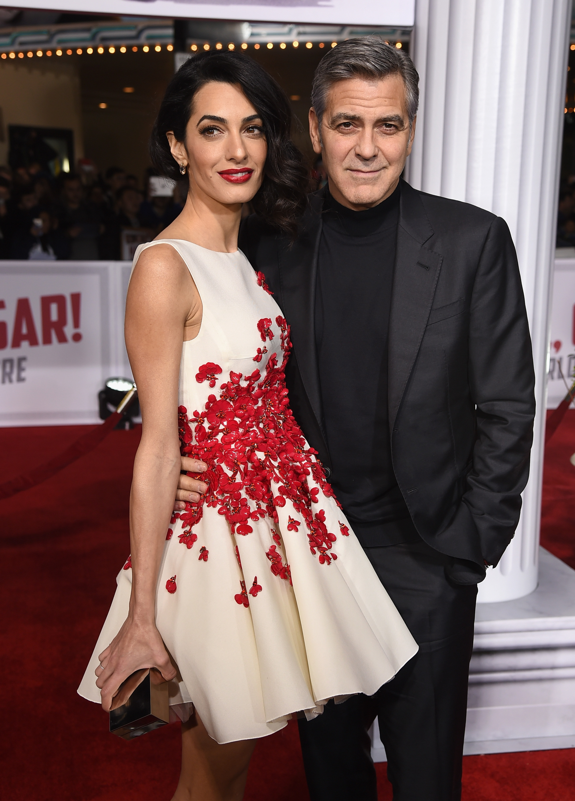 Amal et George Clooney à la première de "Hail, Caesar !" à Westwood, en Californie, le 1er février 2016 | Source : Getty Images