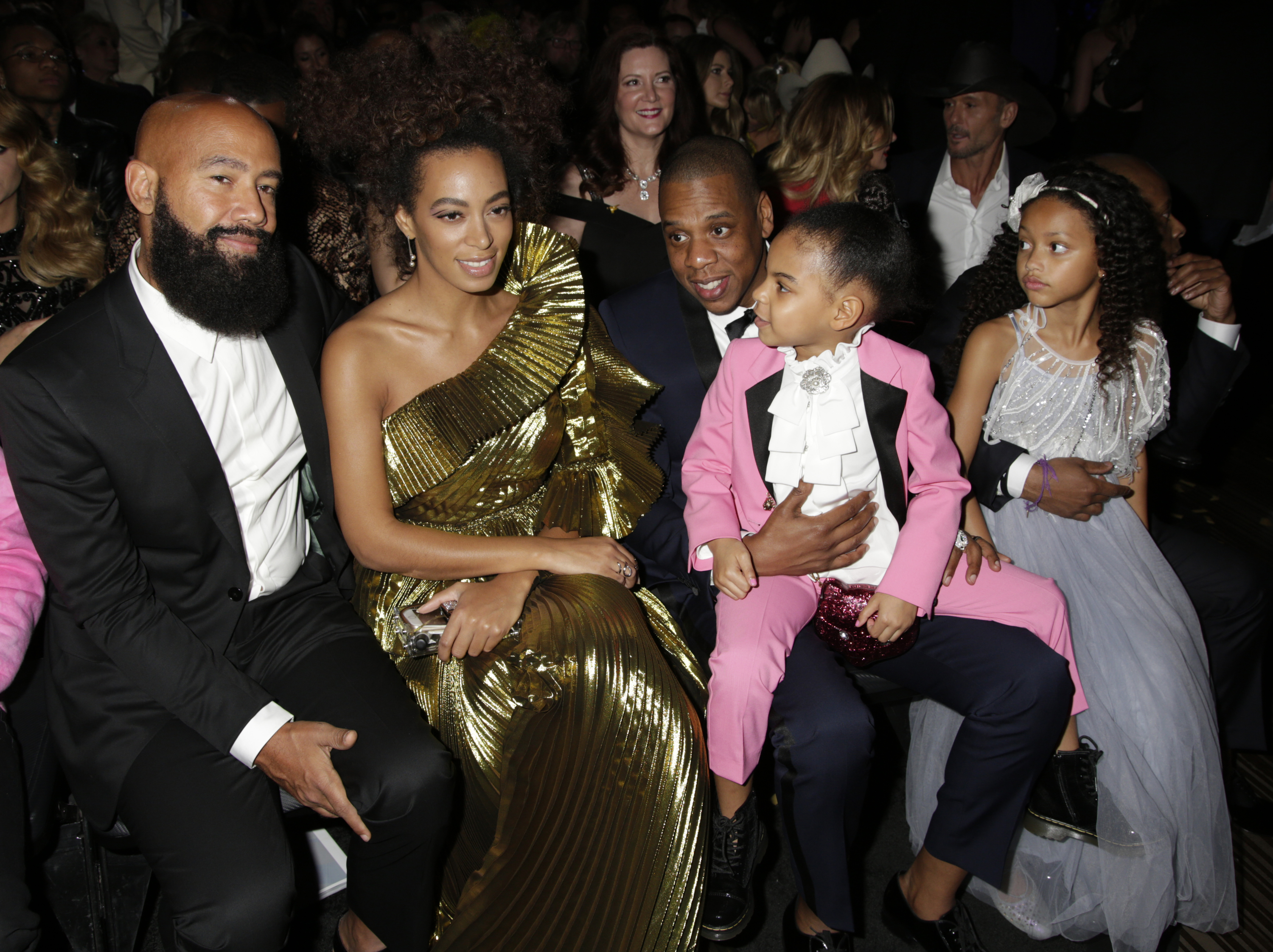 Alan Ferguson, Solange Knowles, Jay Z et Blue Ivy Carter lors de la 59e cérémonie annuelle des Grammy Awards au Staples Center le 12 février 2017 à Los Angeles, Californie | Source : Getty Images