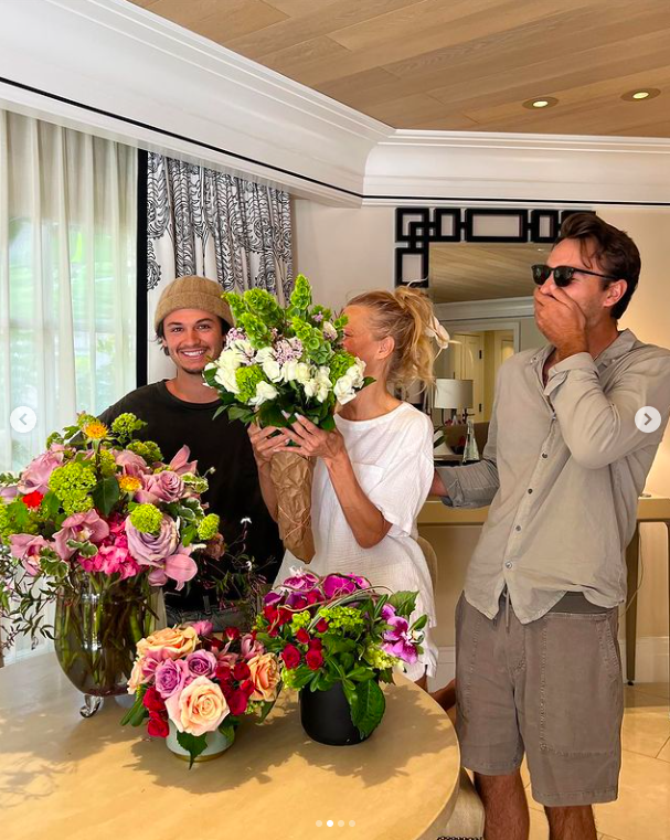 Dylan Jagger Lee, Pamela Anderson et Brandon Thomas Lee célébrant la fête des mères affichée le 14 mai 2023 | Source : Instagram/pamelaanderson