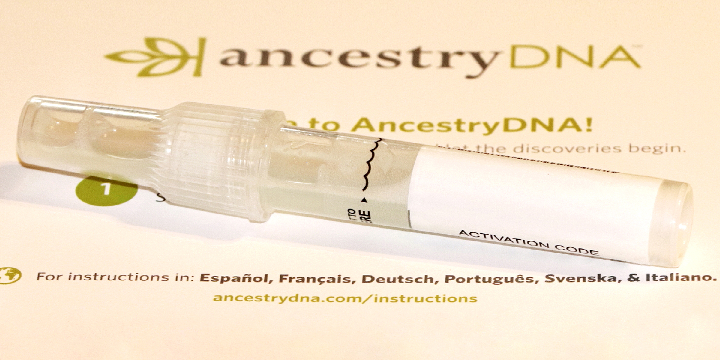 Un kit de test ADN | Source : flickr.com/Lisa Zins/CC BY 2.0