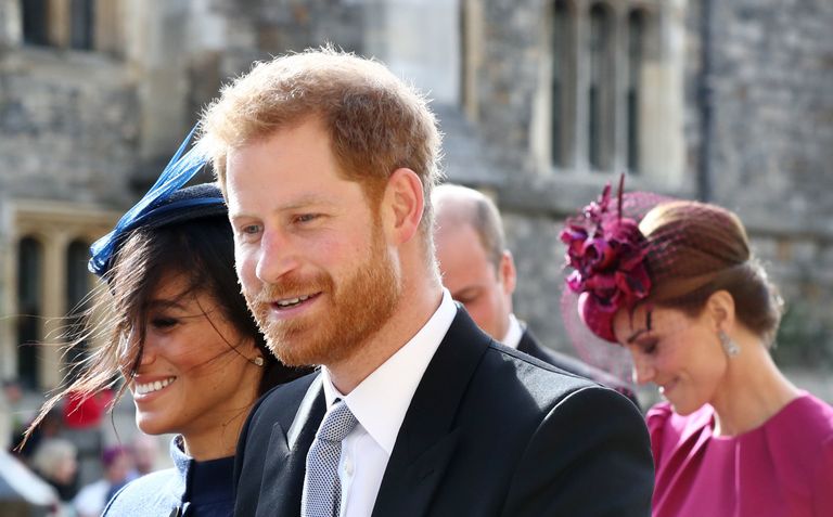 Le prince Harry et Meghan Markle photographiés quittant avec Kate Middleton et le prince William après avoir assisté au mariage de la princesse Eugénie d'York et de Jack Brooksbank à la chapelle Saint-Georges du château de Windsor, le 12 octobre 2018 à Windsor. / Source : Getty Images