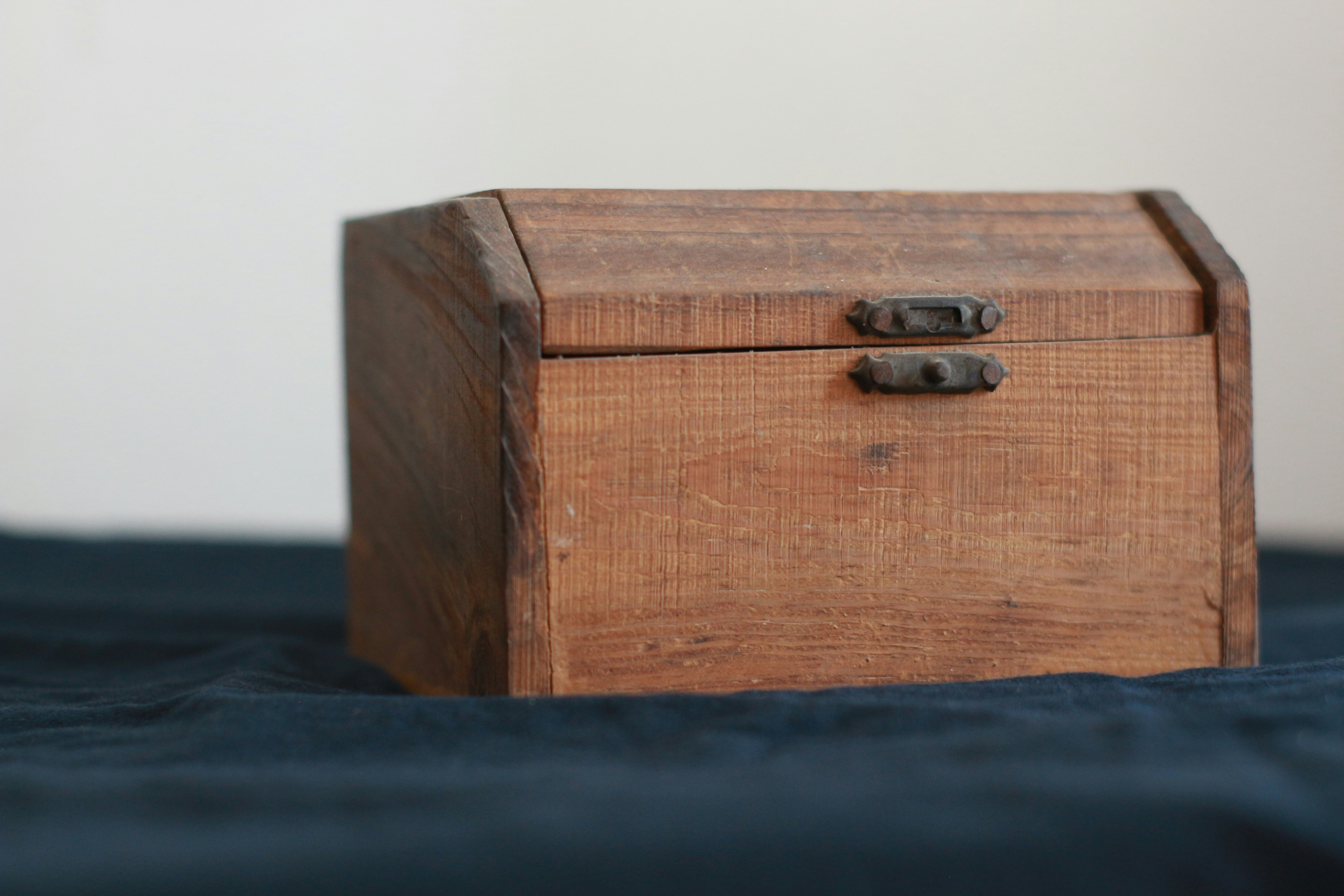 Une boîte en bois | Source : Unsplash