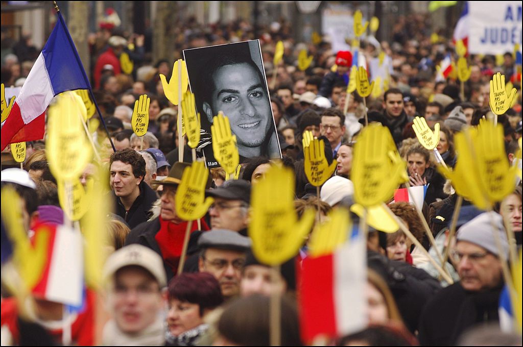 Manifestation contre le racisme et l'antisémitisme à la mémoire d'Ilan Halimi à Paris, France le 26 février 2006. | Photo : Getty Images