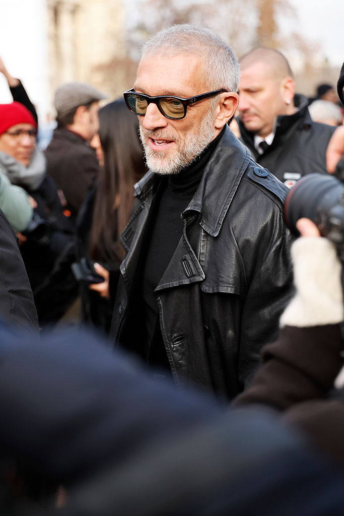 Vincent Cassel est aperçu devant la boutique Schiaparelli lors de la Fashion Week Haute Couture Printemps-Été 2026, le 26 janvier 2026 à Paris, en France I Source : Getty Images