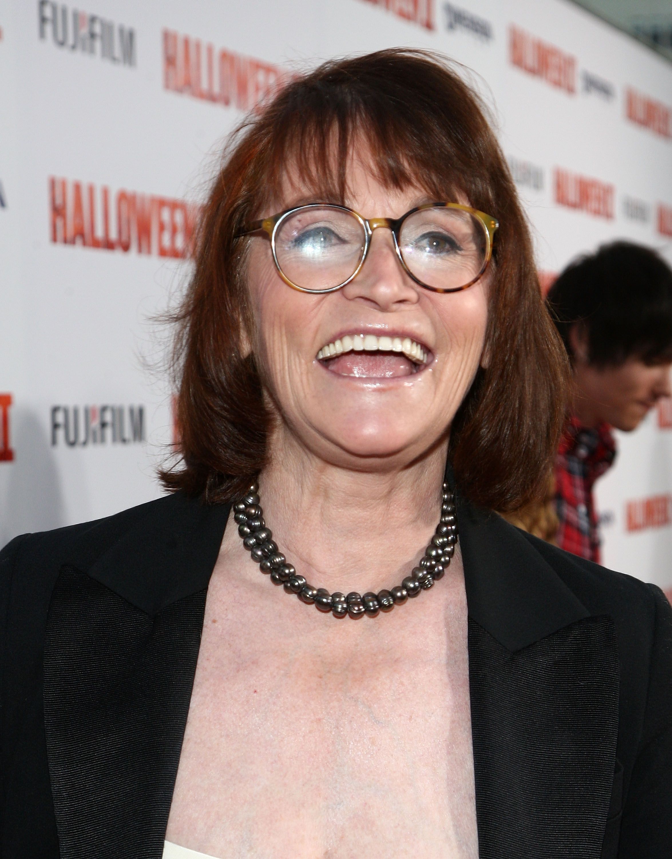 Margot Kidder arrive à la première de "Halloween II" de Dimension Films qui s'est tenue au Grauman's Chinese Theatre le 24 août 2009 à Hollywood, Californie. | Photo : Getty Images