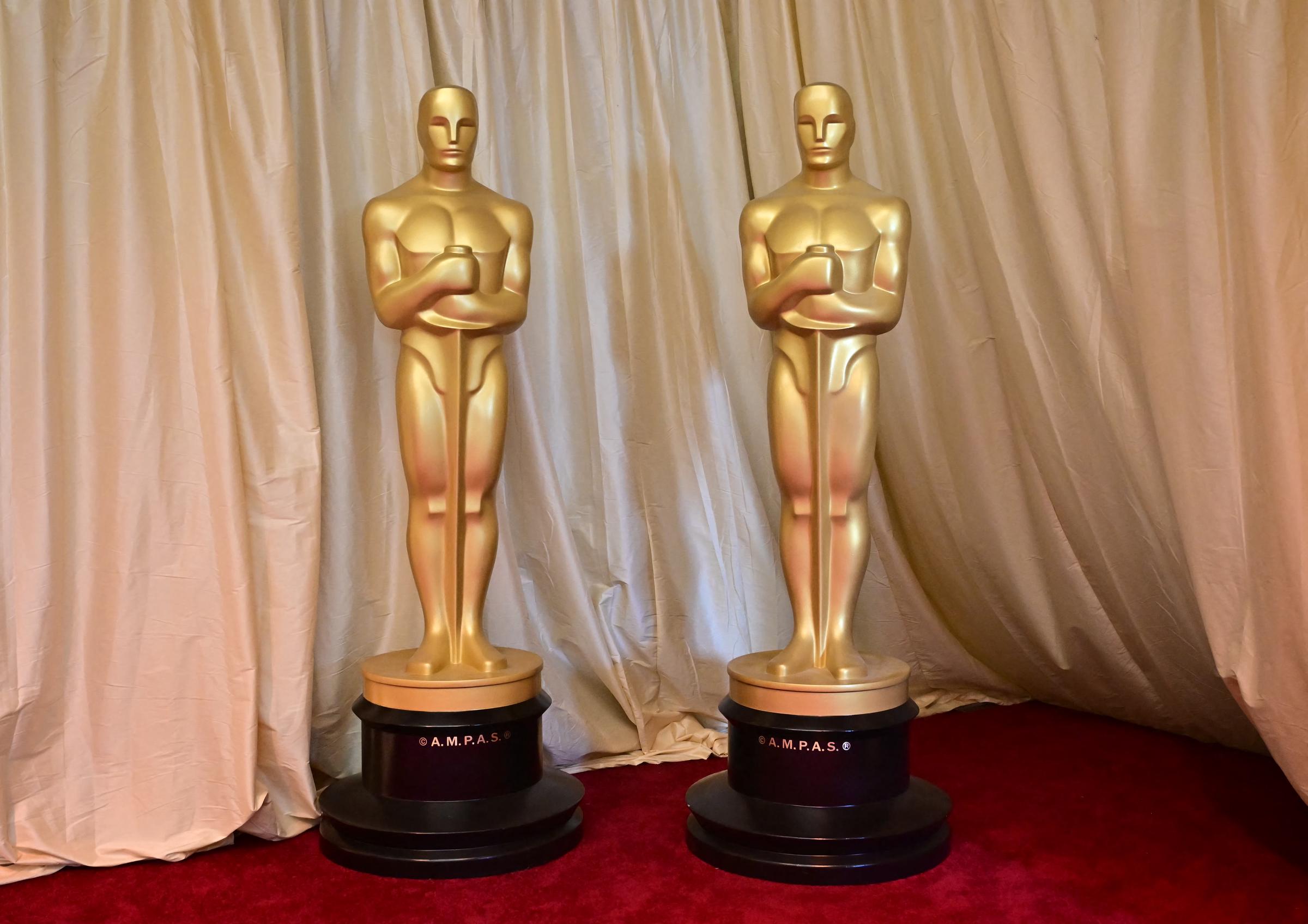 Les statues des Oscars sont vues sur le tapis rouge avant la 97e cérémonie annuelle des Oscars au Dolby Theatre à Hollywood, Californie, le 2 mars 2025 | Source : Getty Images