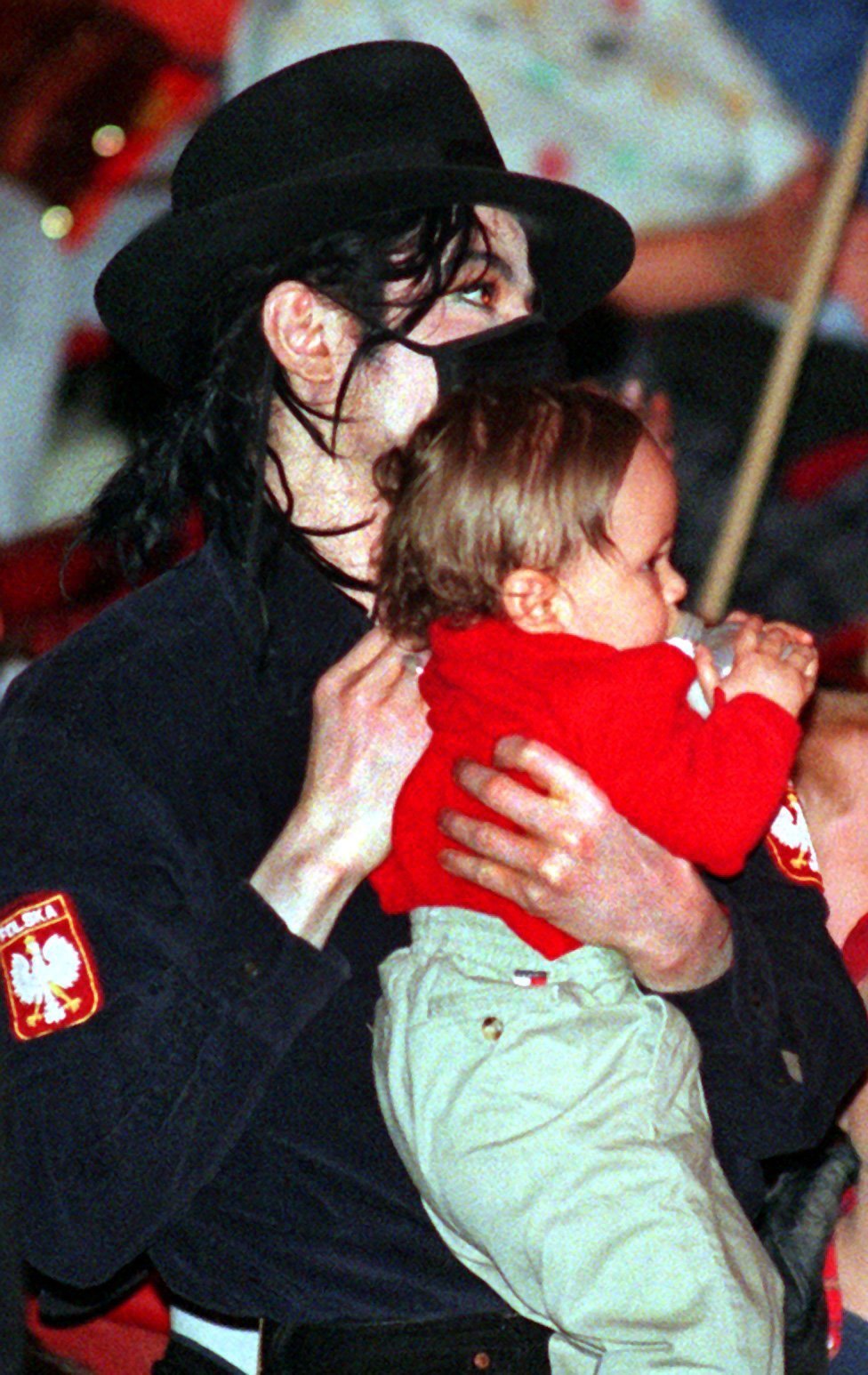 Michael et Prince Jackson photographiés le 28 mars 1998 | Source : Getty Images