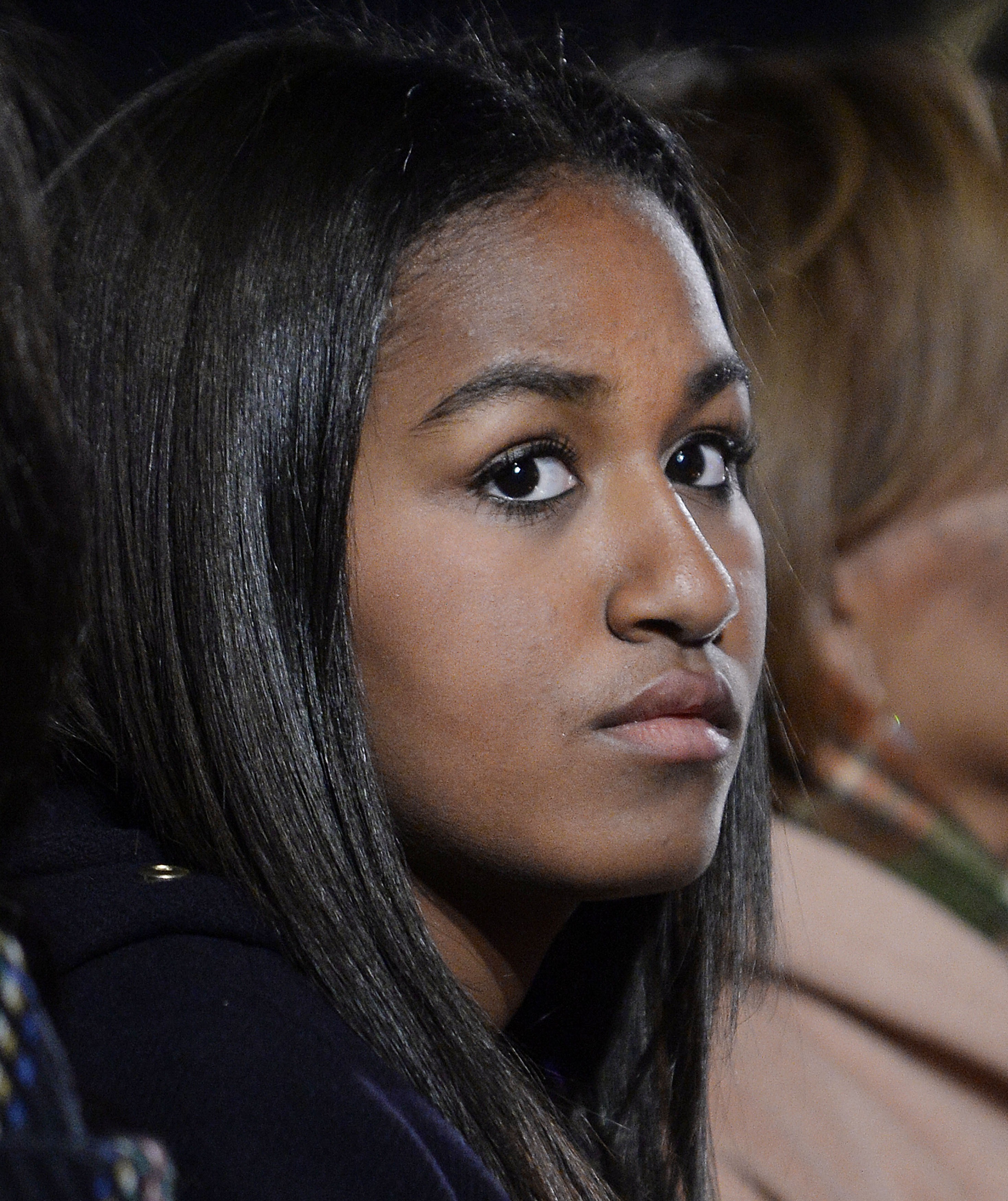 Sasha Obama lors de la cérémonie nationale d'illumination de l'arbre de Noël à Washington, 2015 | Source : Getty Images