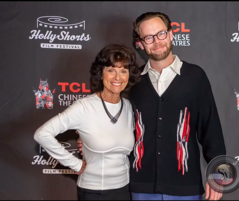 Adrienne Barbeau aux côtés d'un autre participant au festival du film HollyShorts, en date du 3 mars 2024 | Source : Instagram/adrienne_barbeau