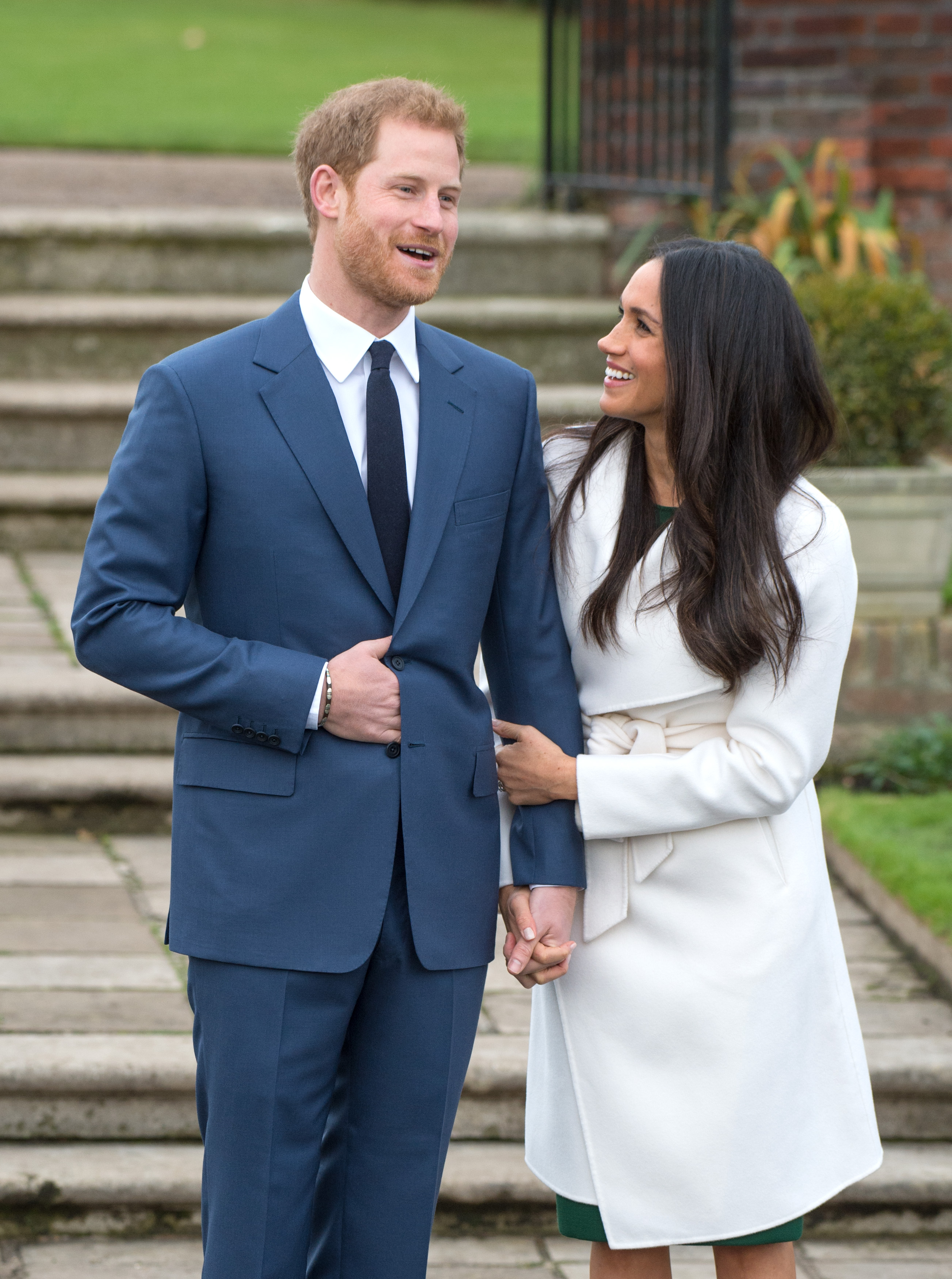 Le prince Harry et Meghan Markle assistent à un photocall dans les Sunken Gardens, le 27 novembre 2017, à Londres, en Angleterre. | Source : Getty Images