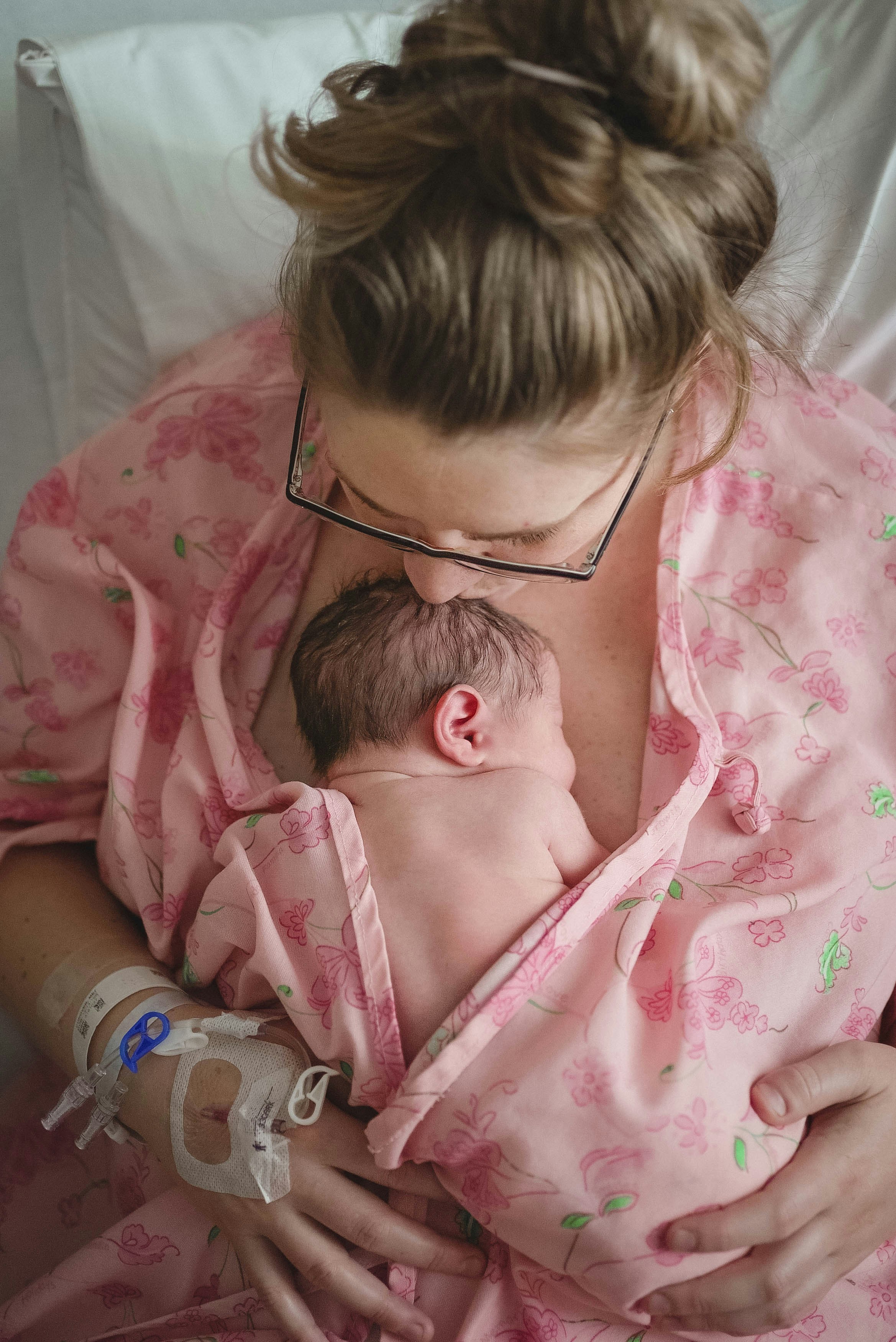 Une mère et son nouveau-né | Source : Unsplash